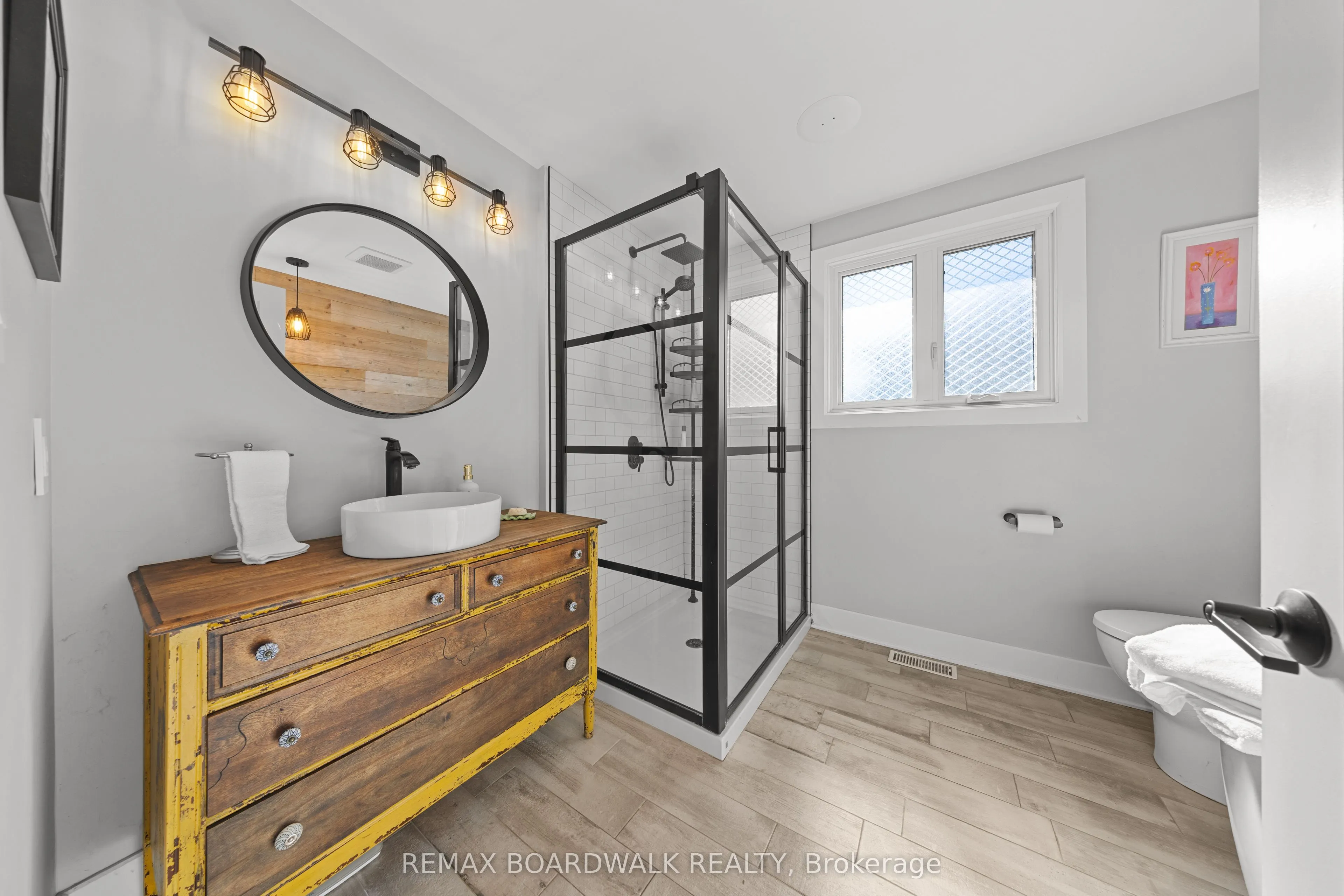 2187 Des Pins Street