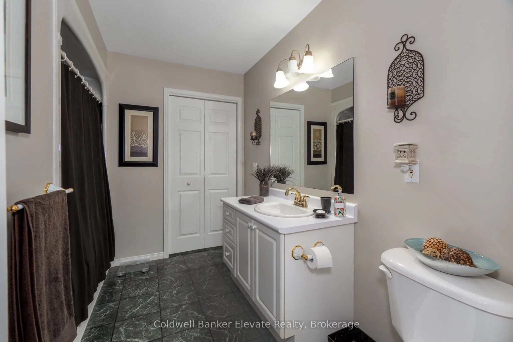2705 KINGSWAY Drive #36