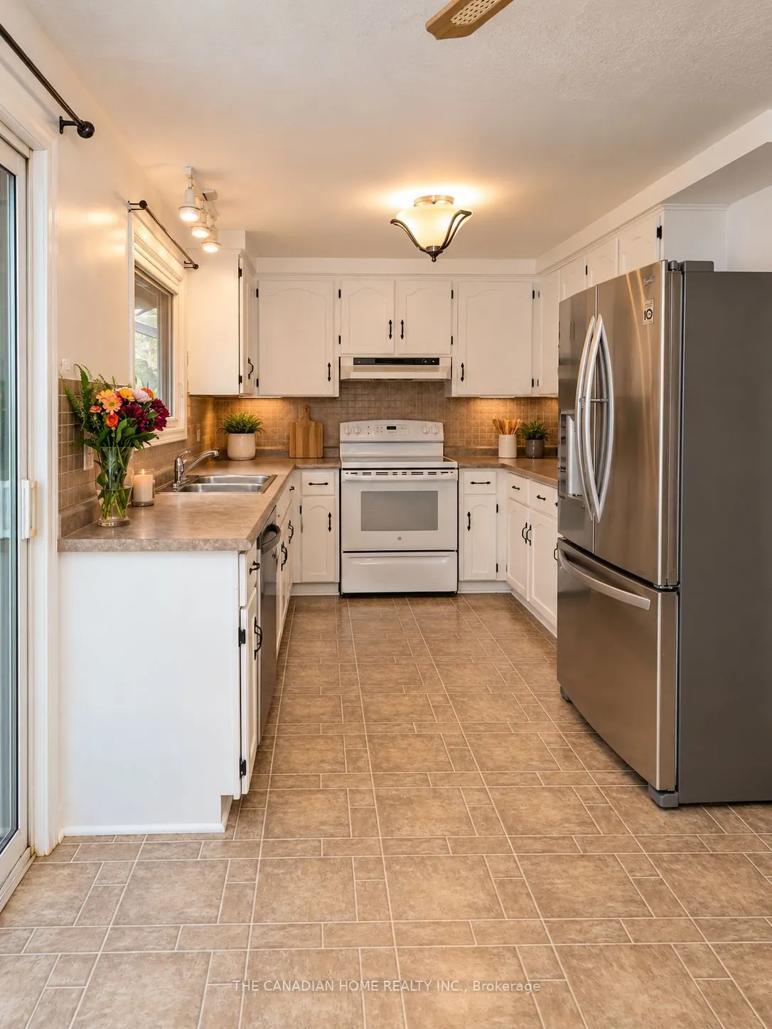3 DUNHILL Crescent N