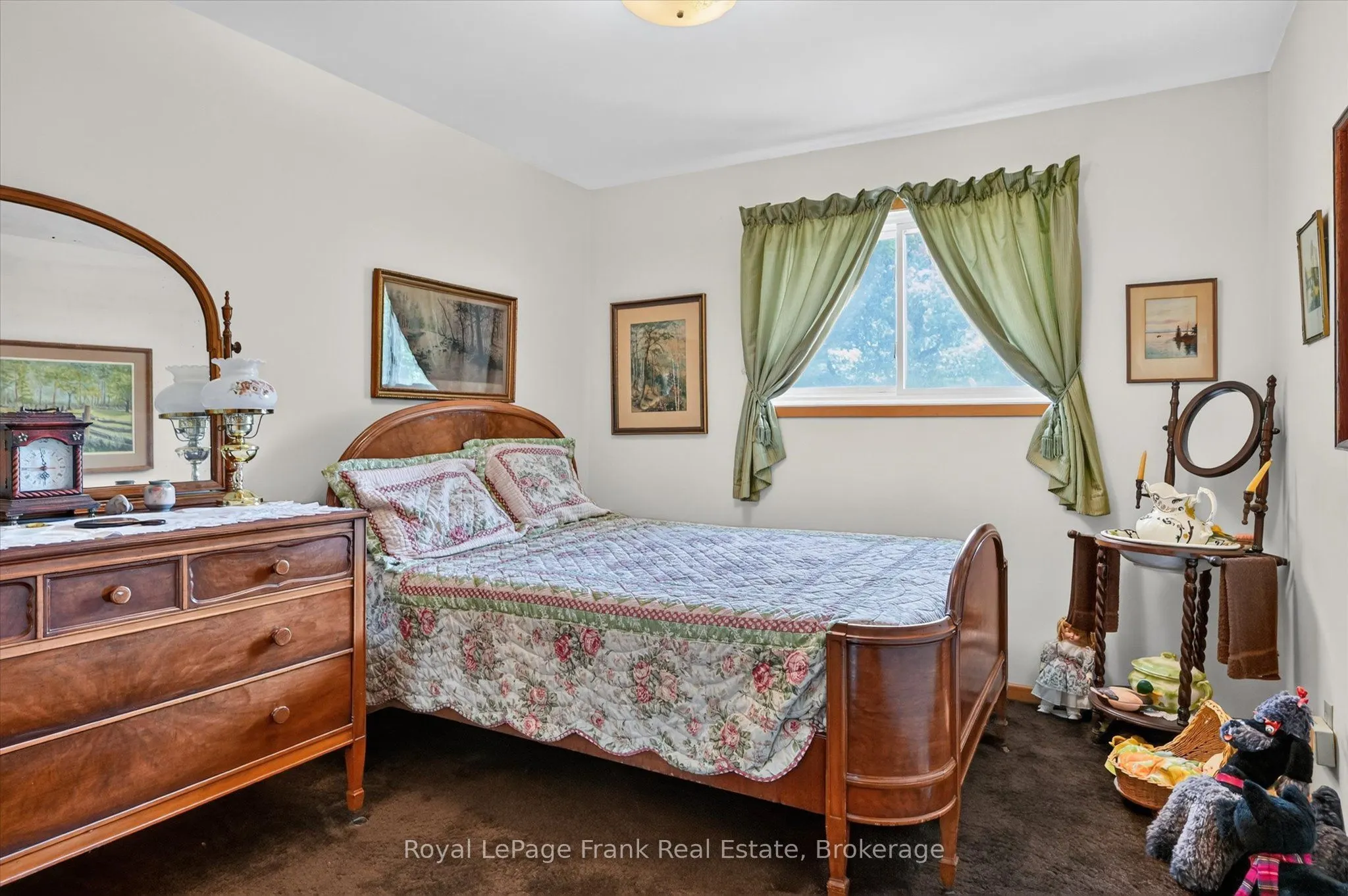 87 Oakwood Crescent