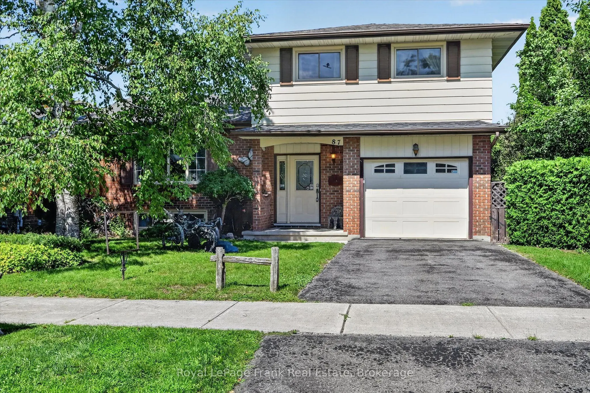 87 Oakwood Crescent