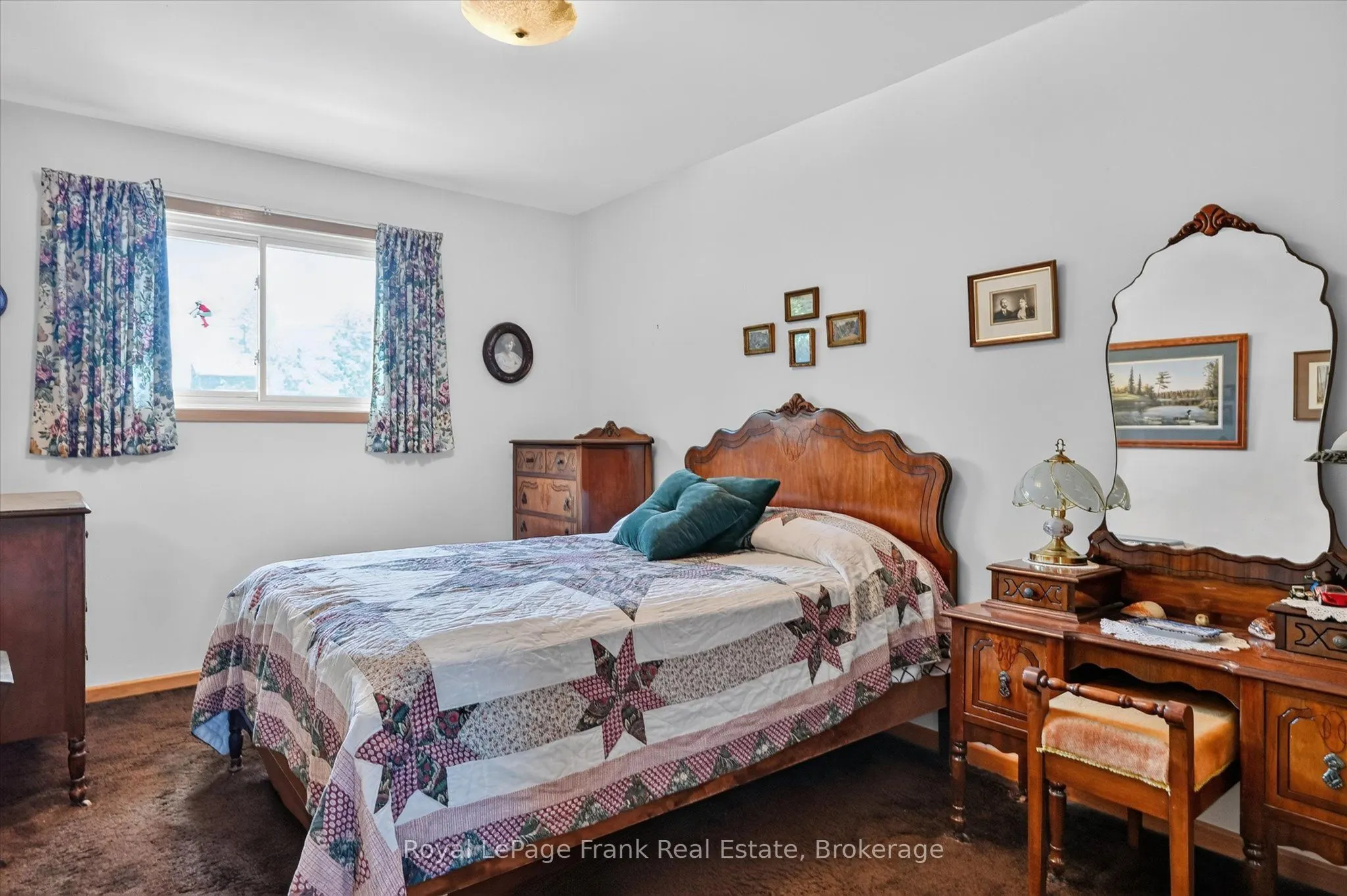 87 Oakwood Crescent