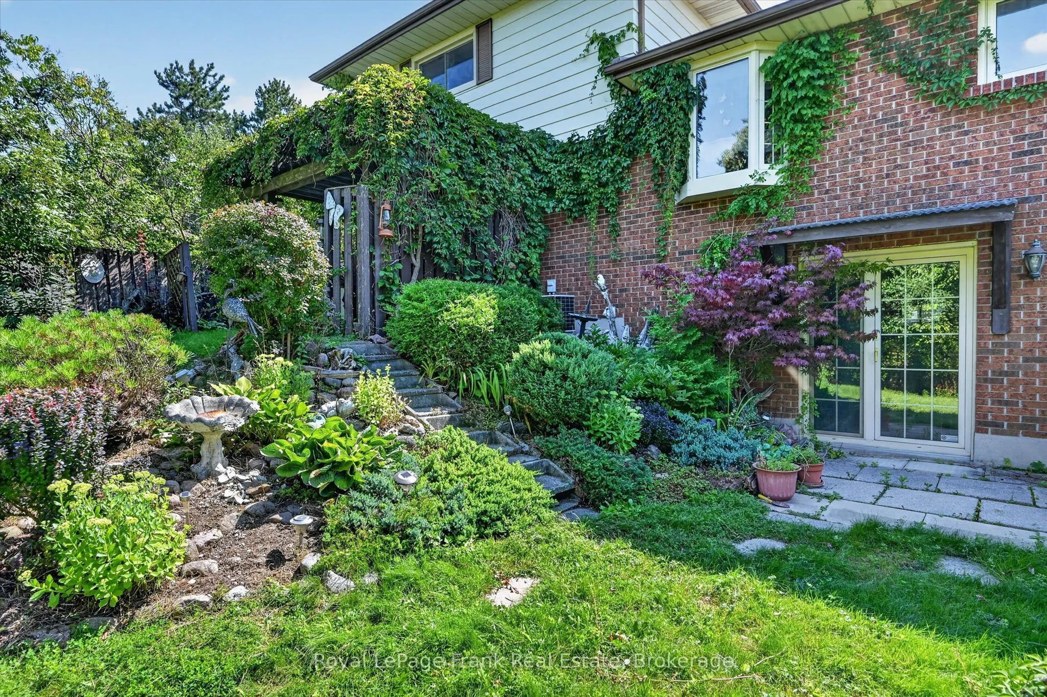 87 Oakwood Crescent