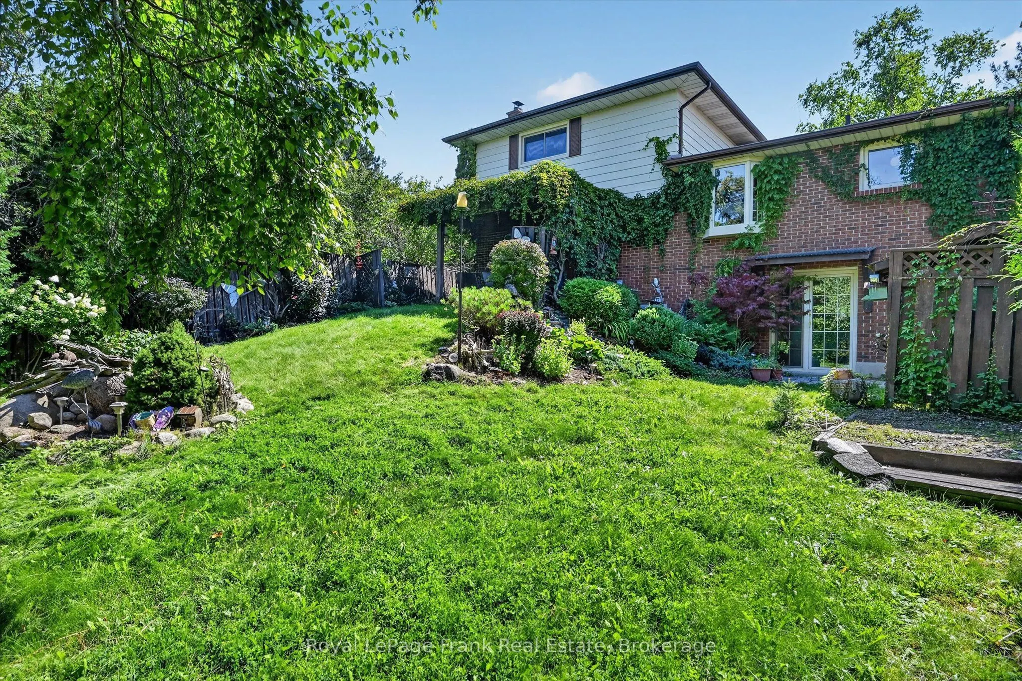 87 Oakwood Crescent