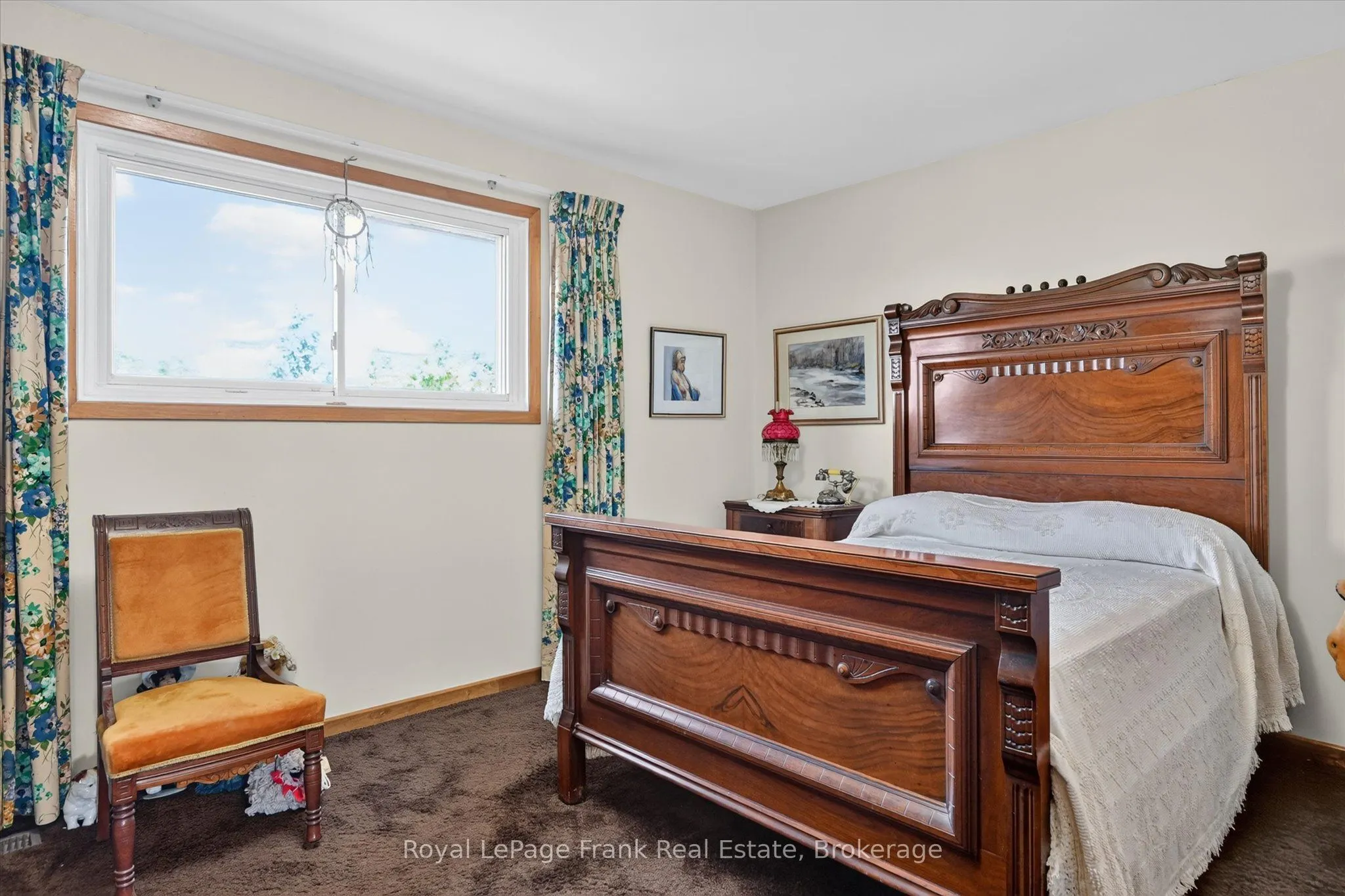 87 Oakwood Crescent