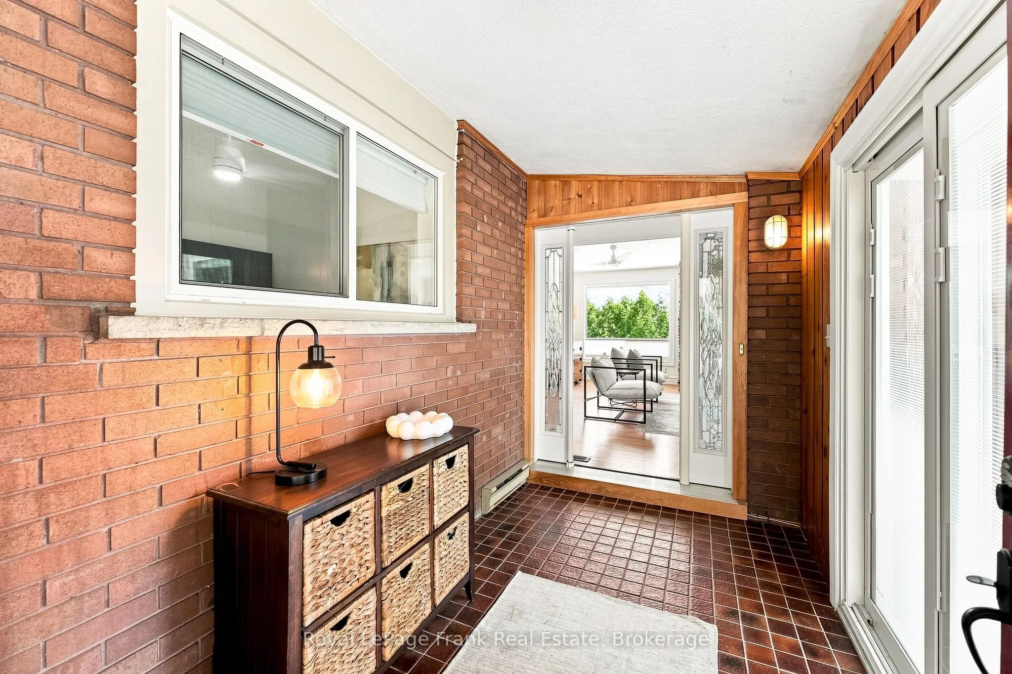 2 Crestwood Avenue
