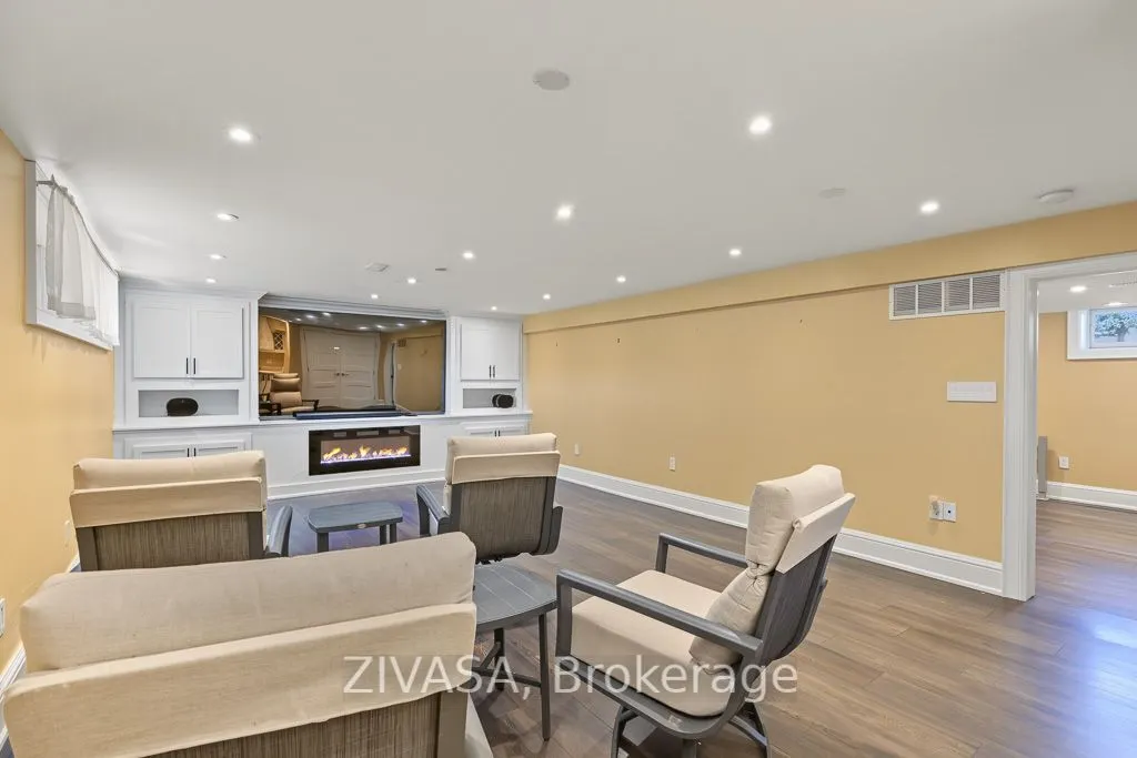 1065 North Service Road
