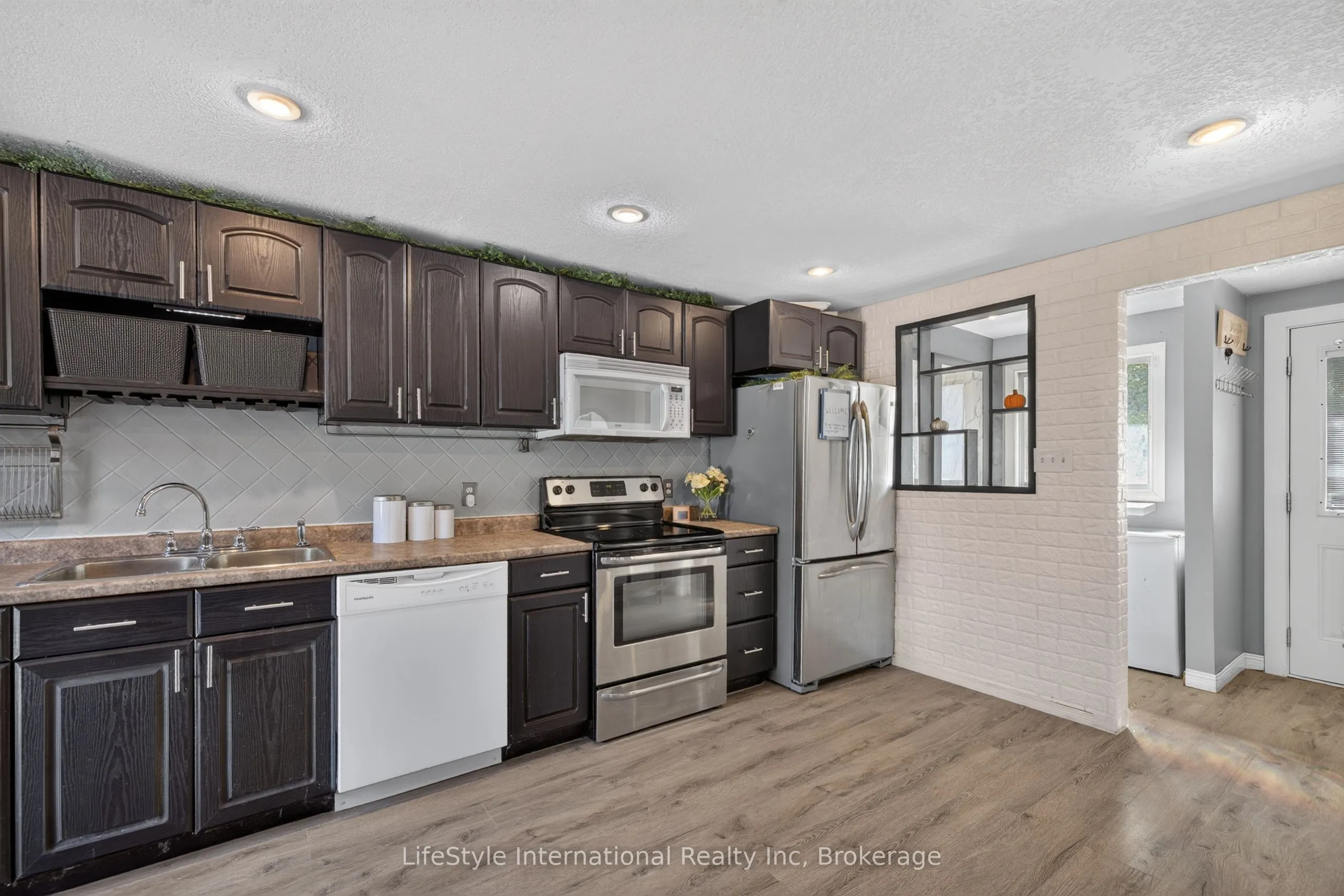 18 Camrose Court