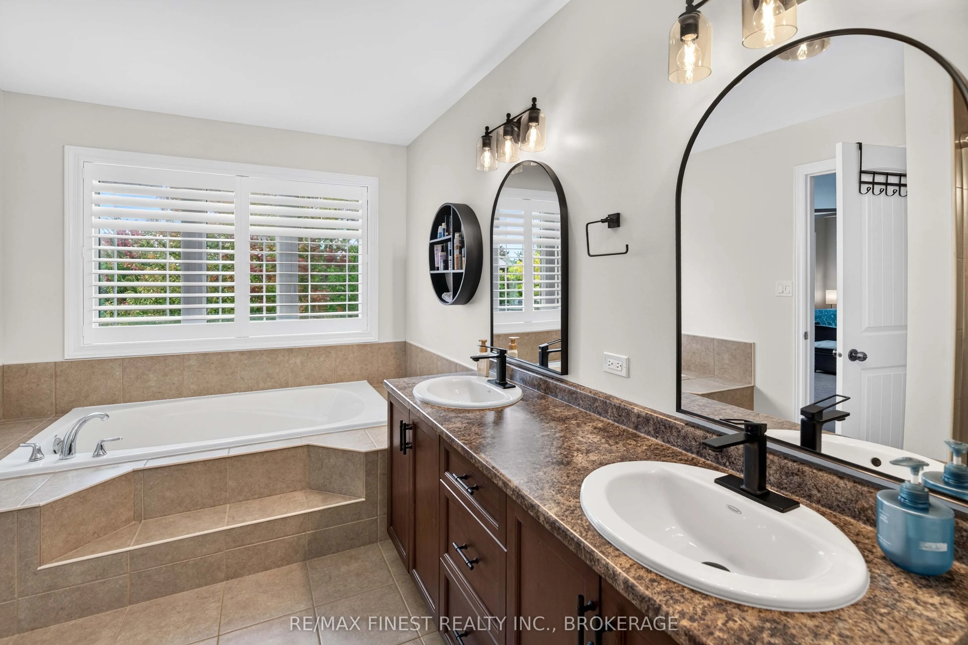 1593 Providence Crescent