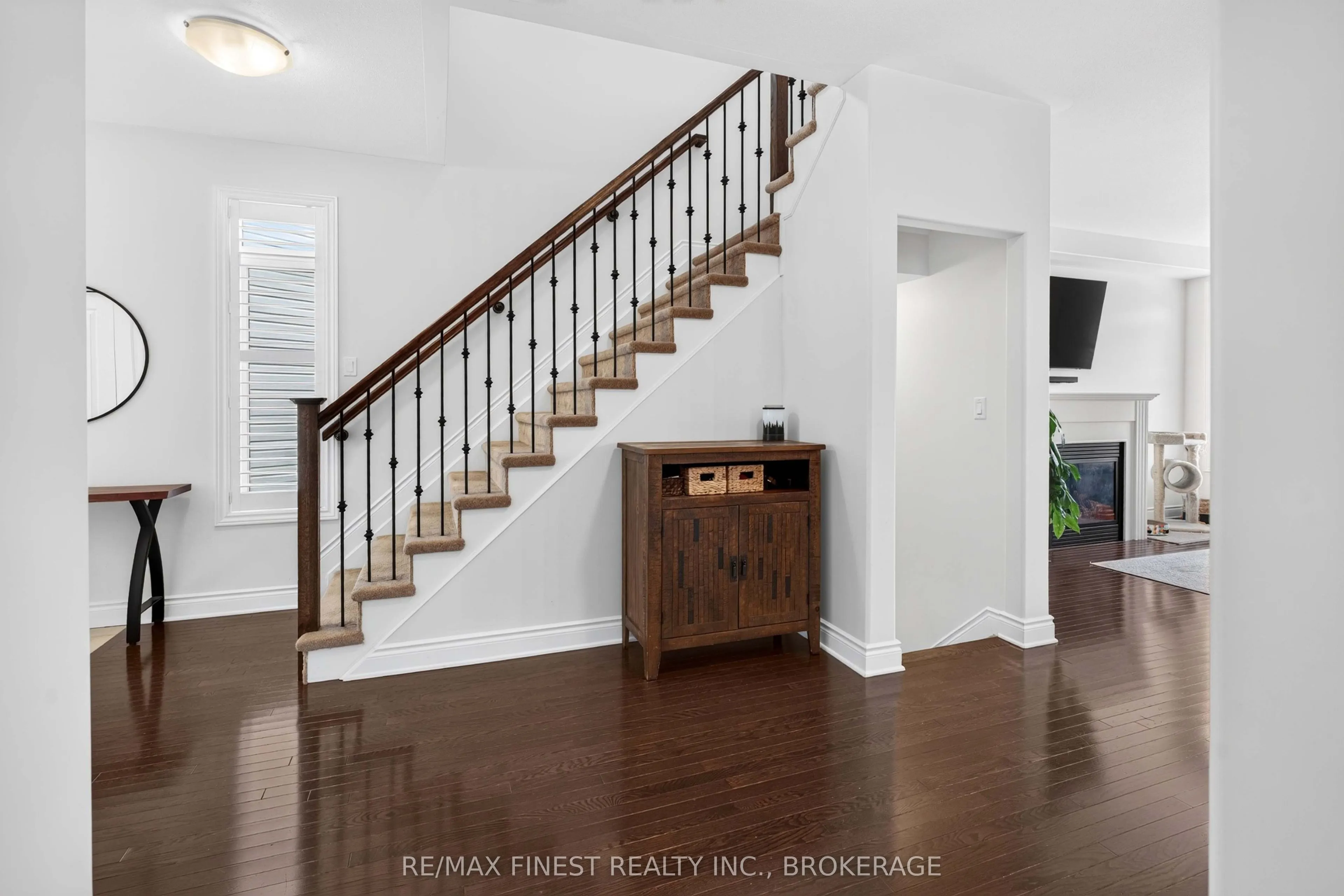 1593 Providence Crescent