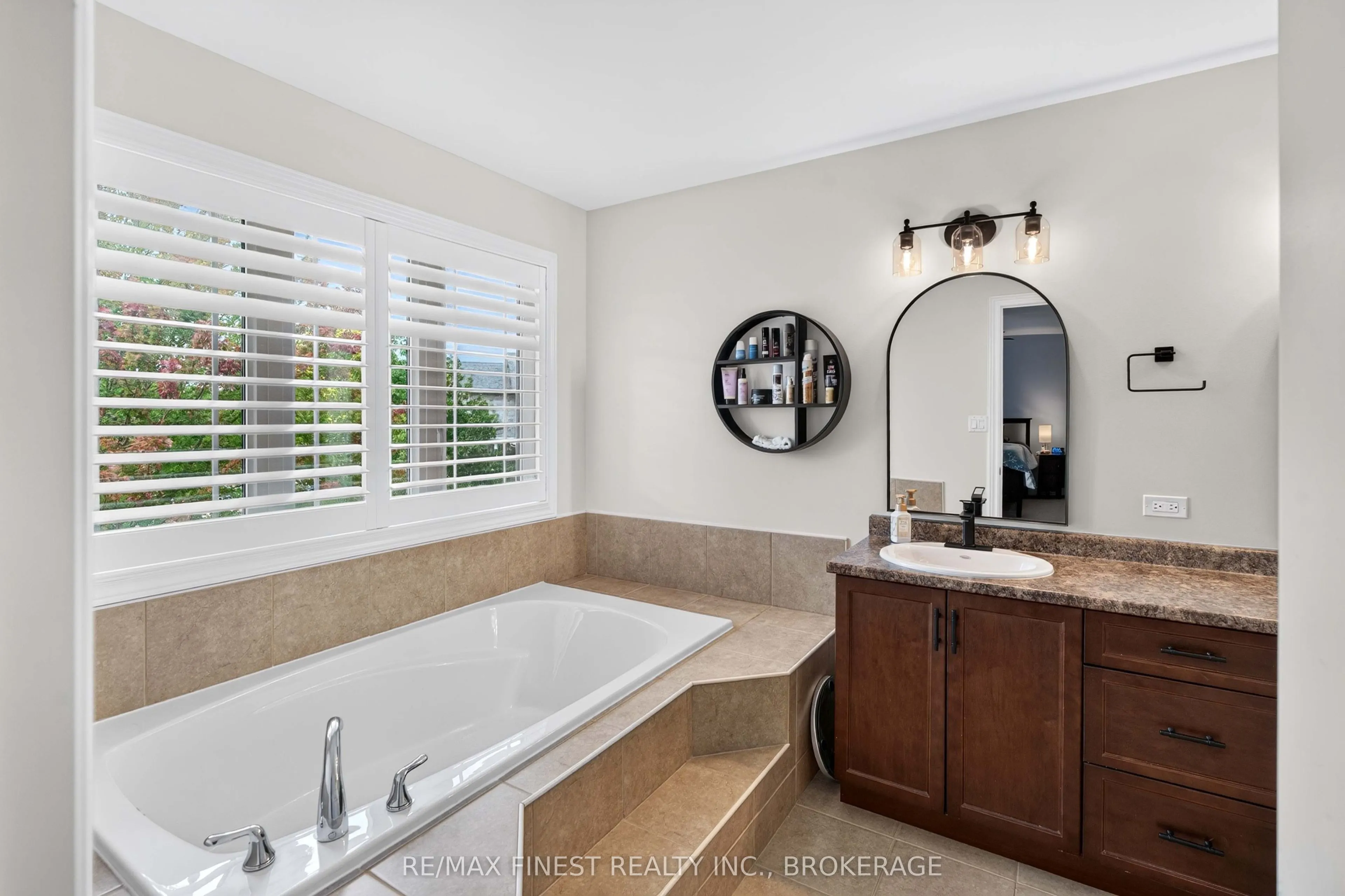 1593 Providence Crescent