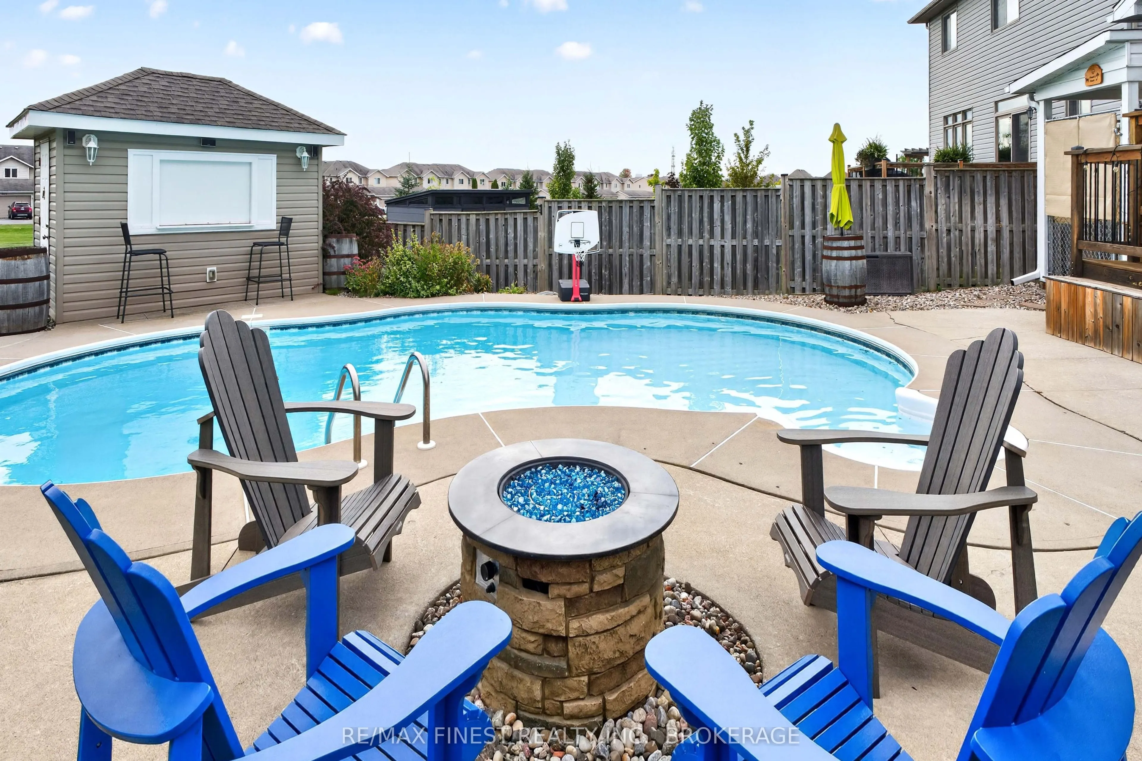 1593 Providence Crescent