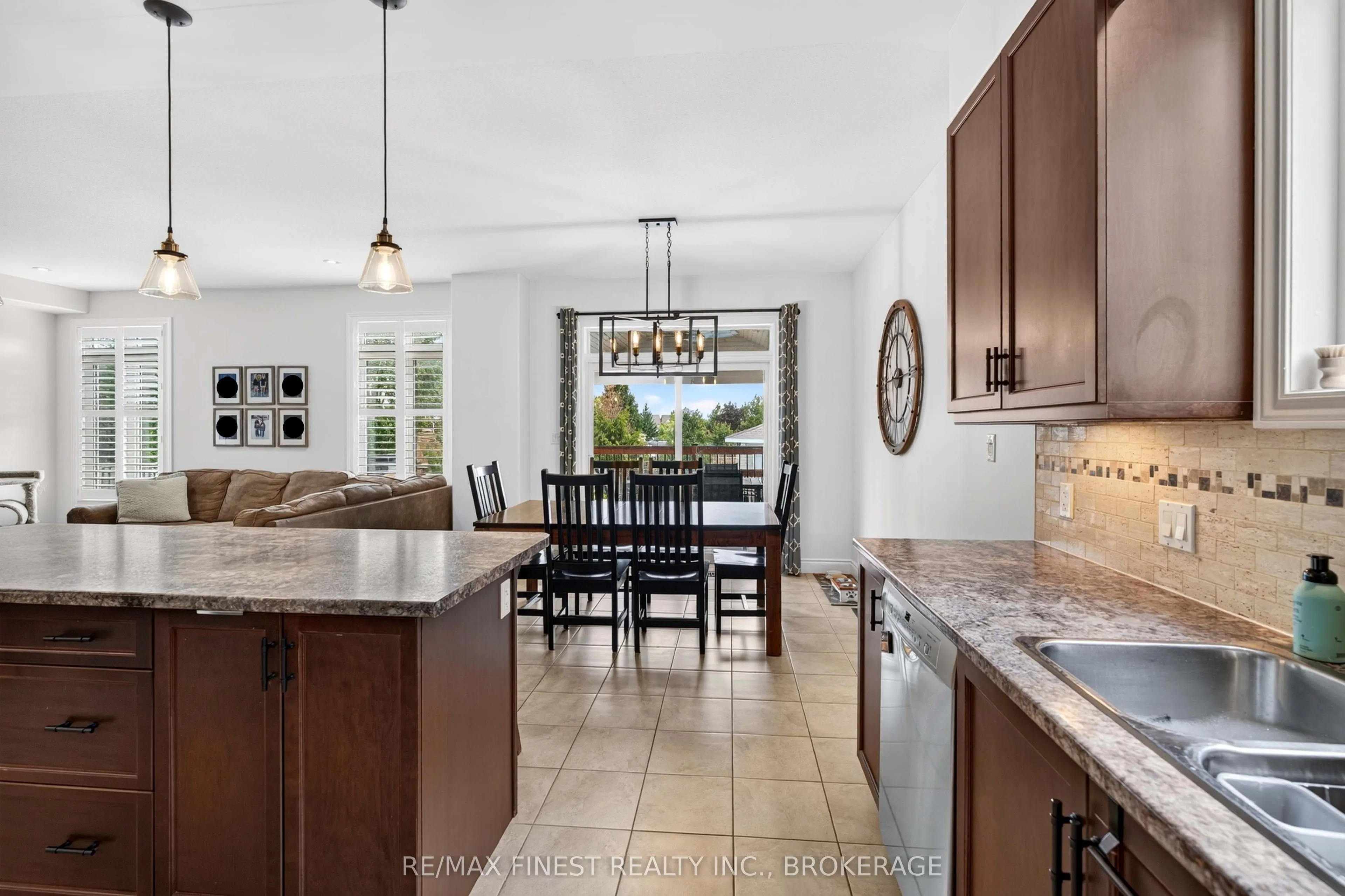 1593 Providence Crescent