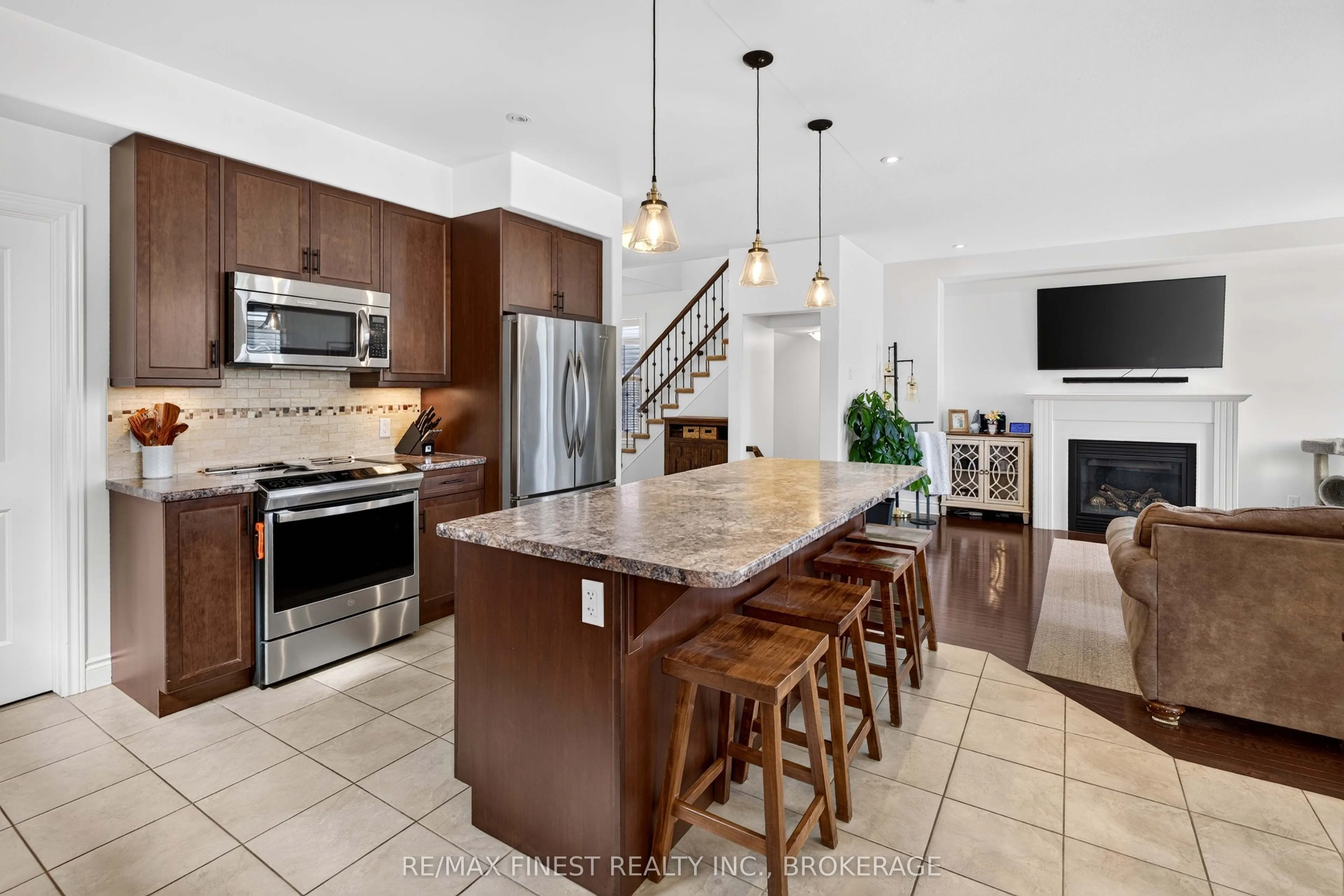 1593 Providence Crescent