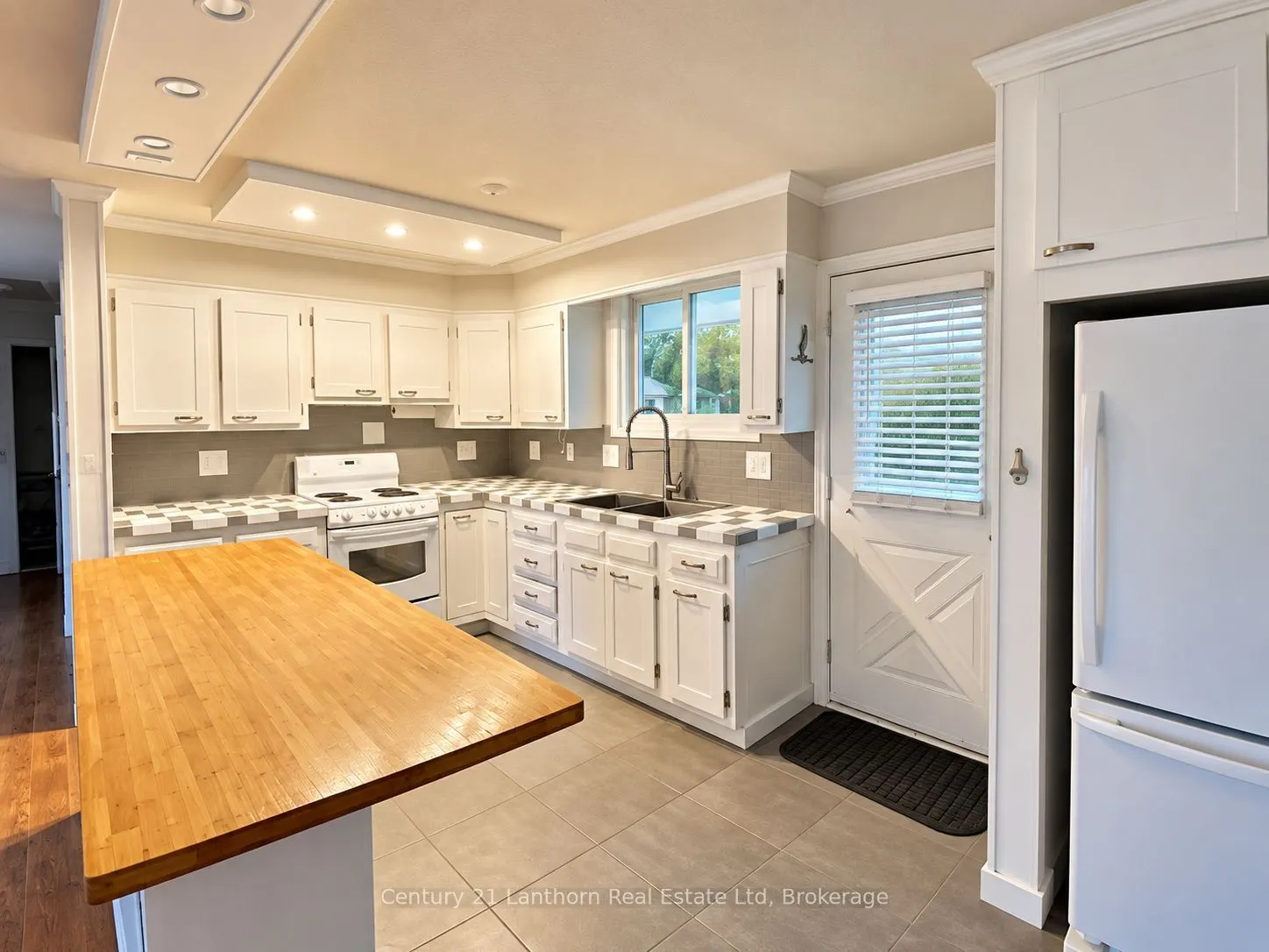 27 Willow Point Road