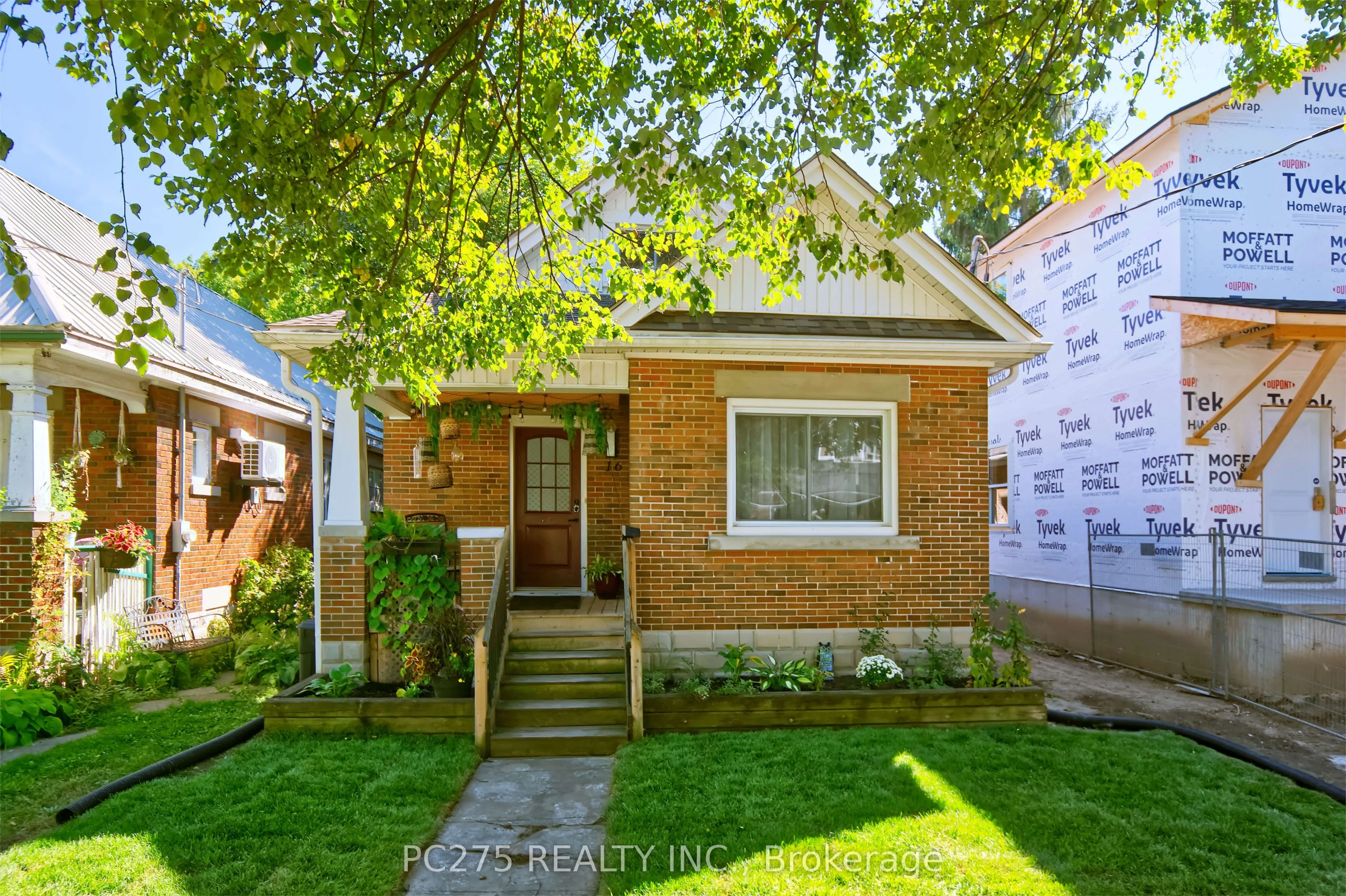 16 Barrington Avenue