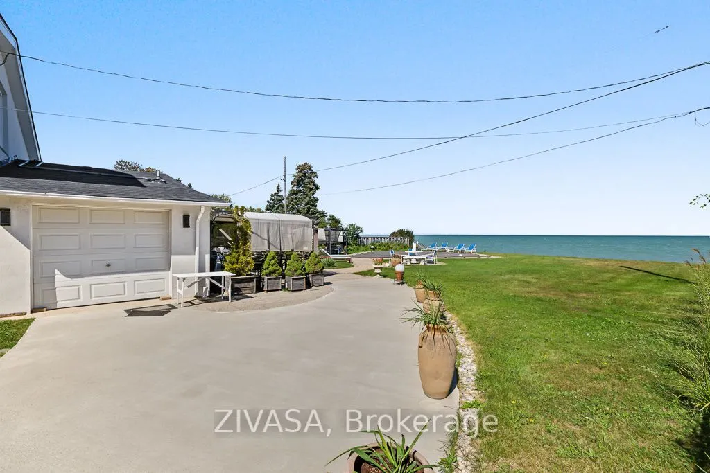 1069 North Service Road