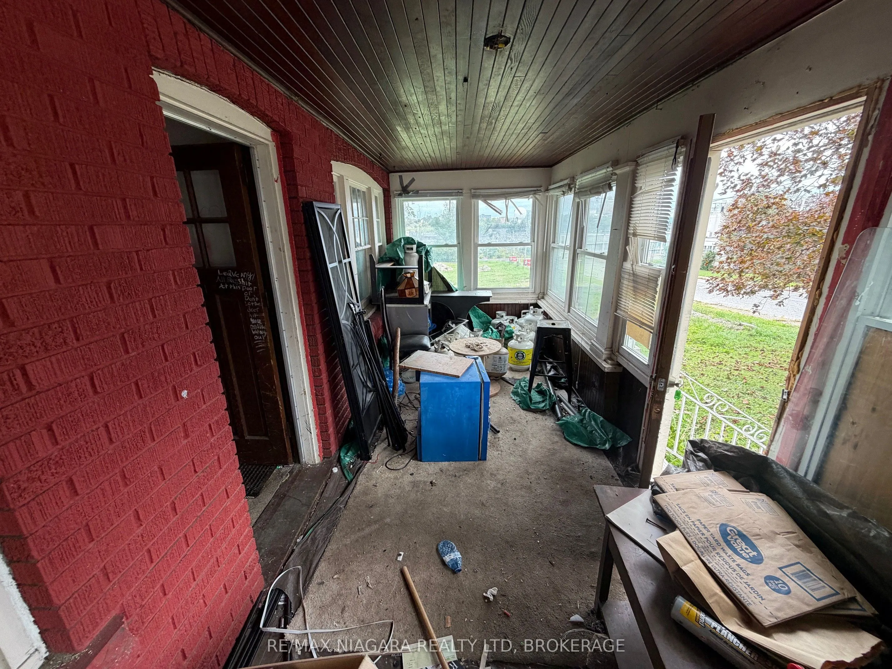 4445 John Street