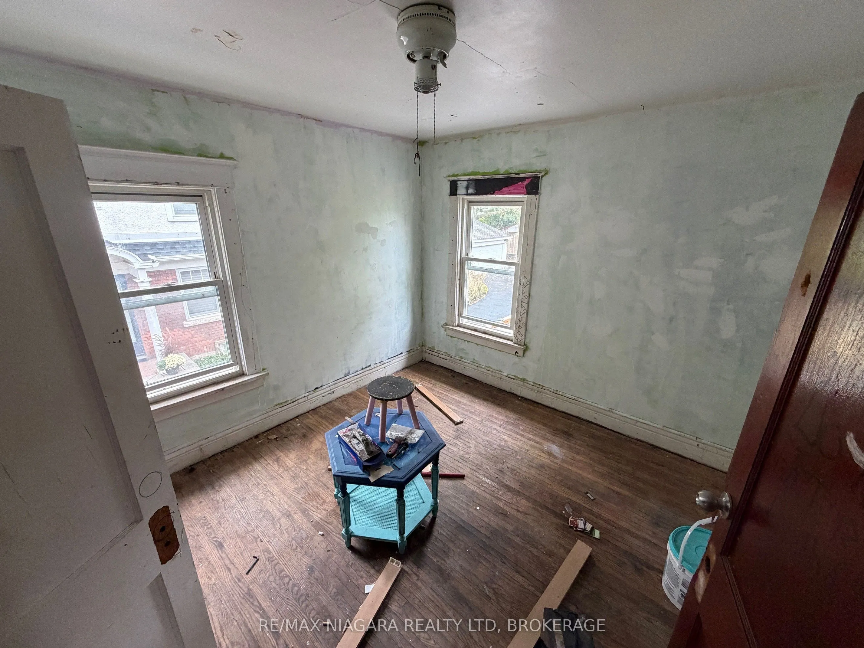 4445 John Street