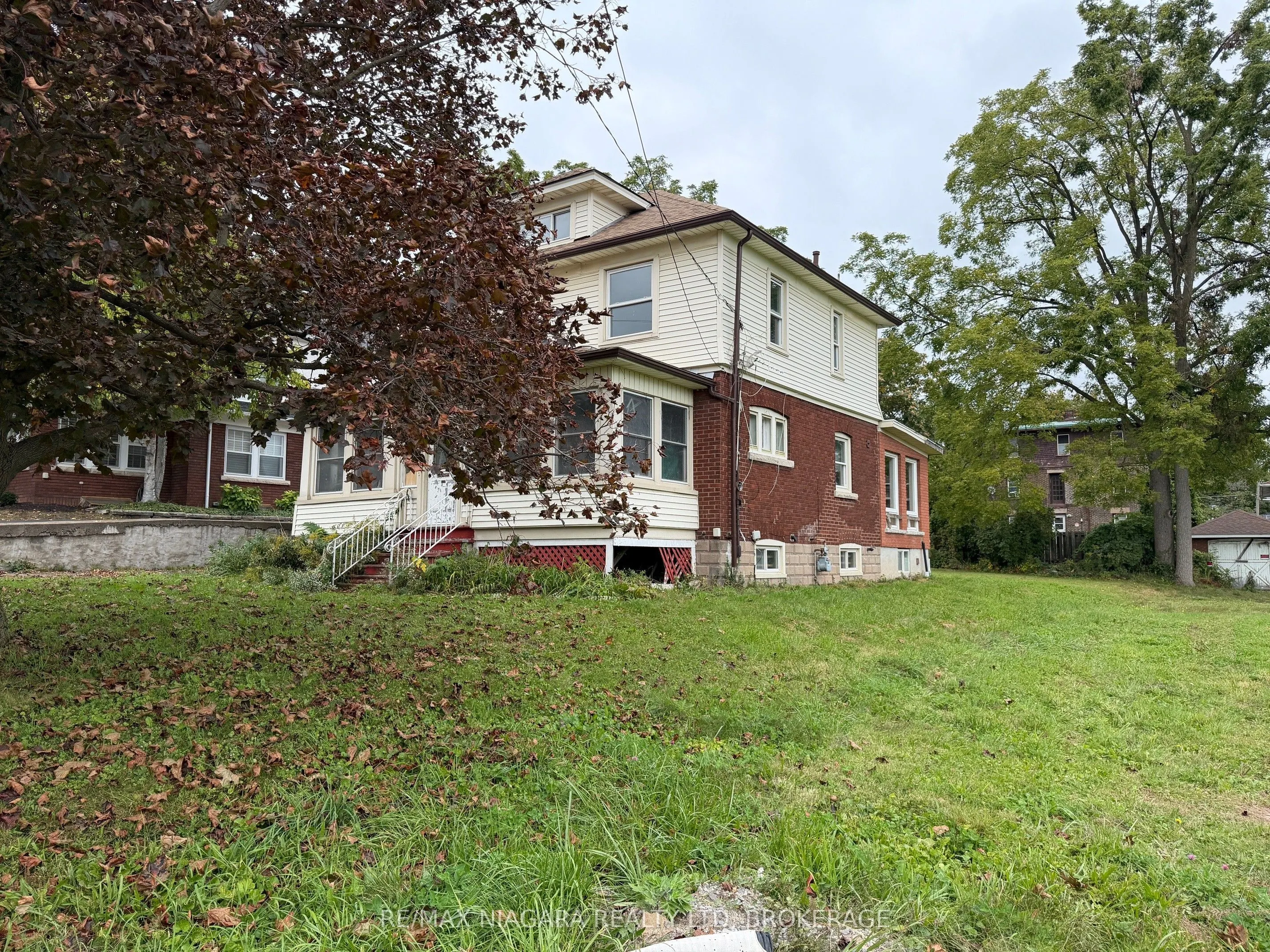 4445 John Street