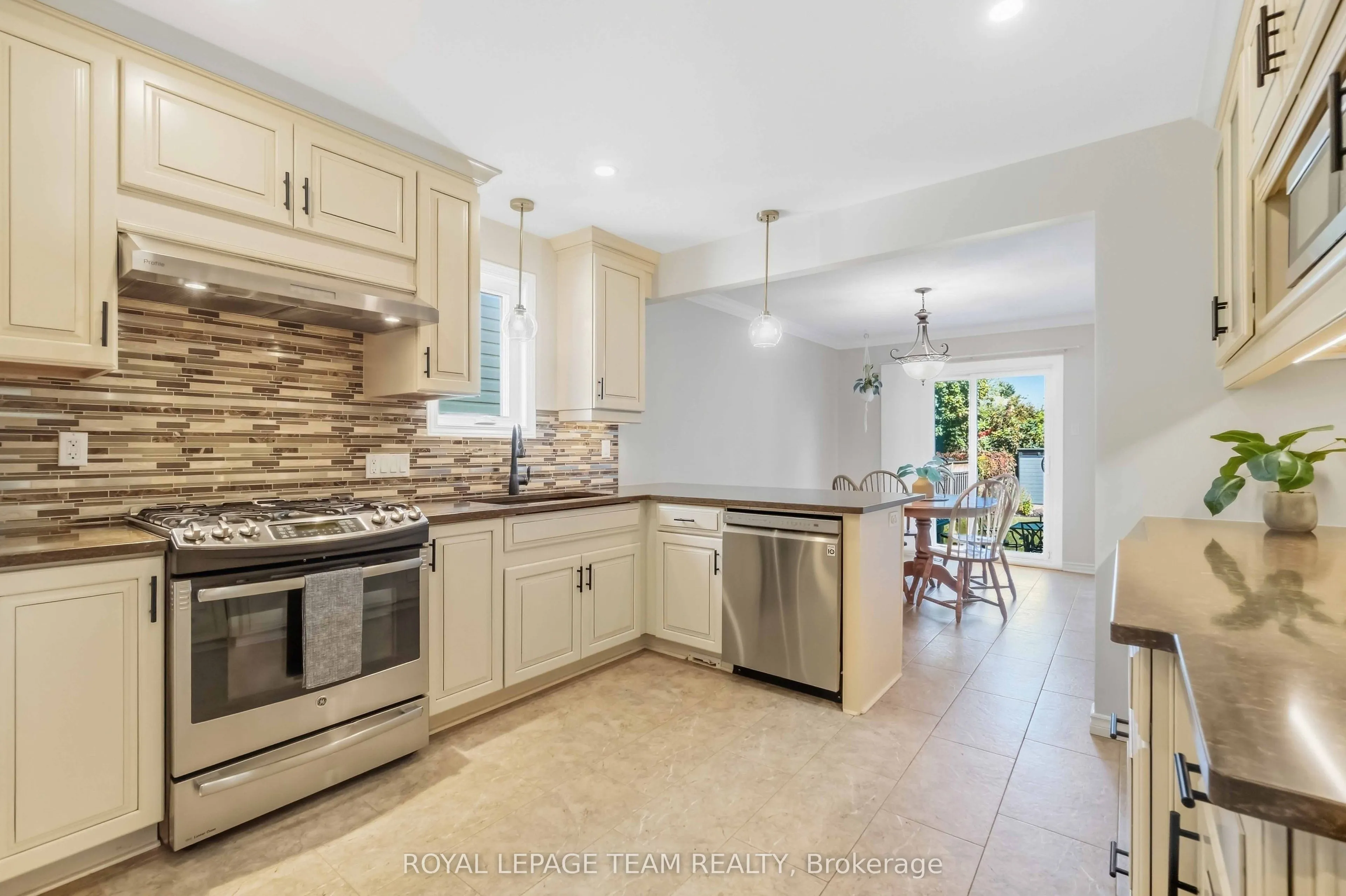1938 La Chapelle Street