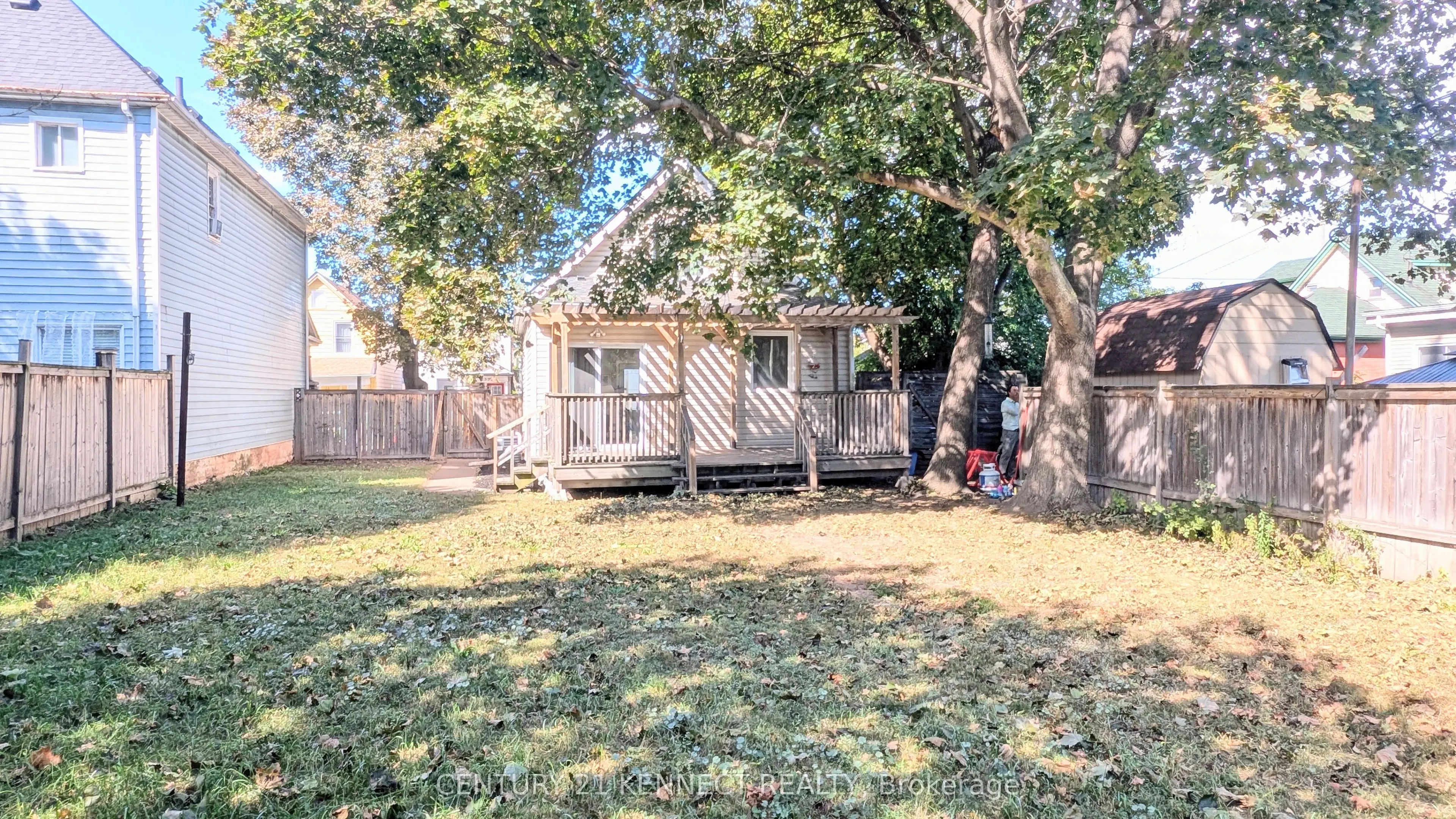 160 Glendale Avenue N