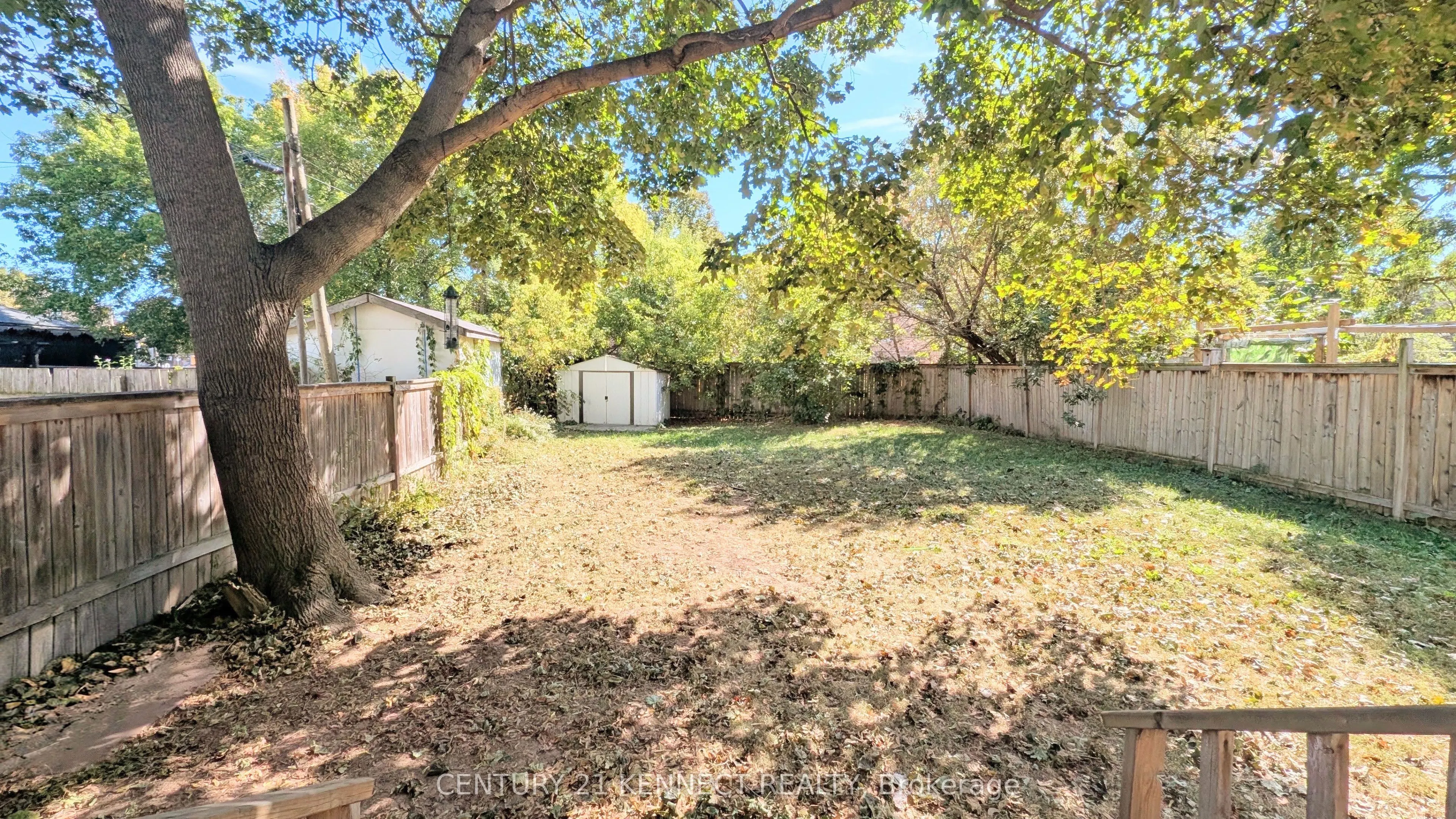 160 Glendale Avenue N
