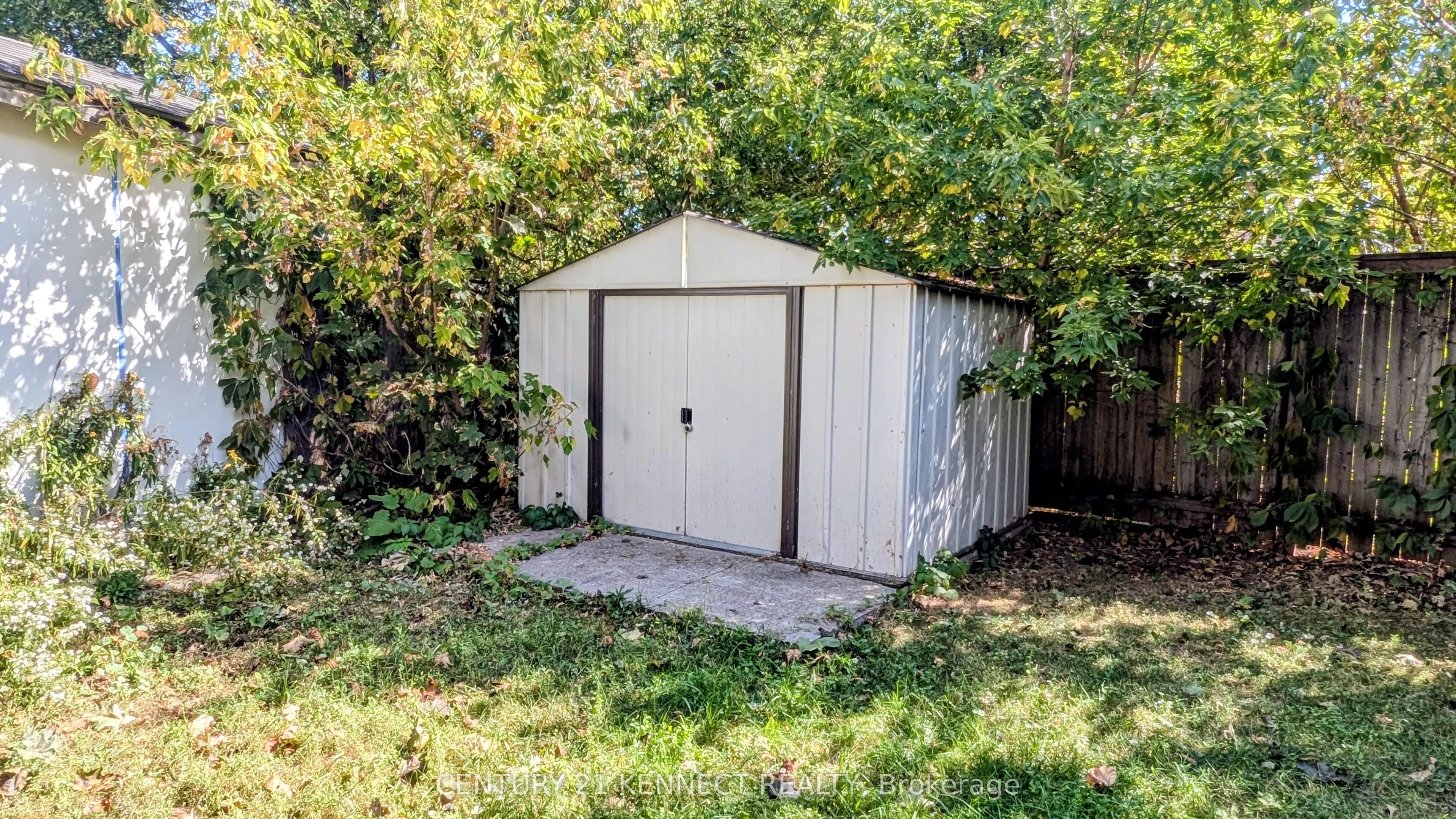 160 Glendale Avenue N