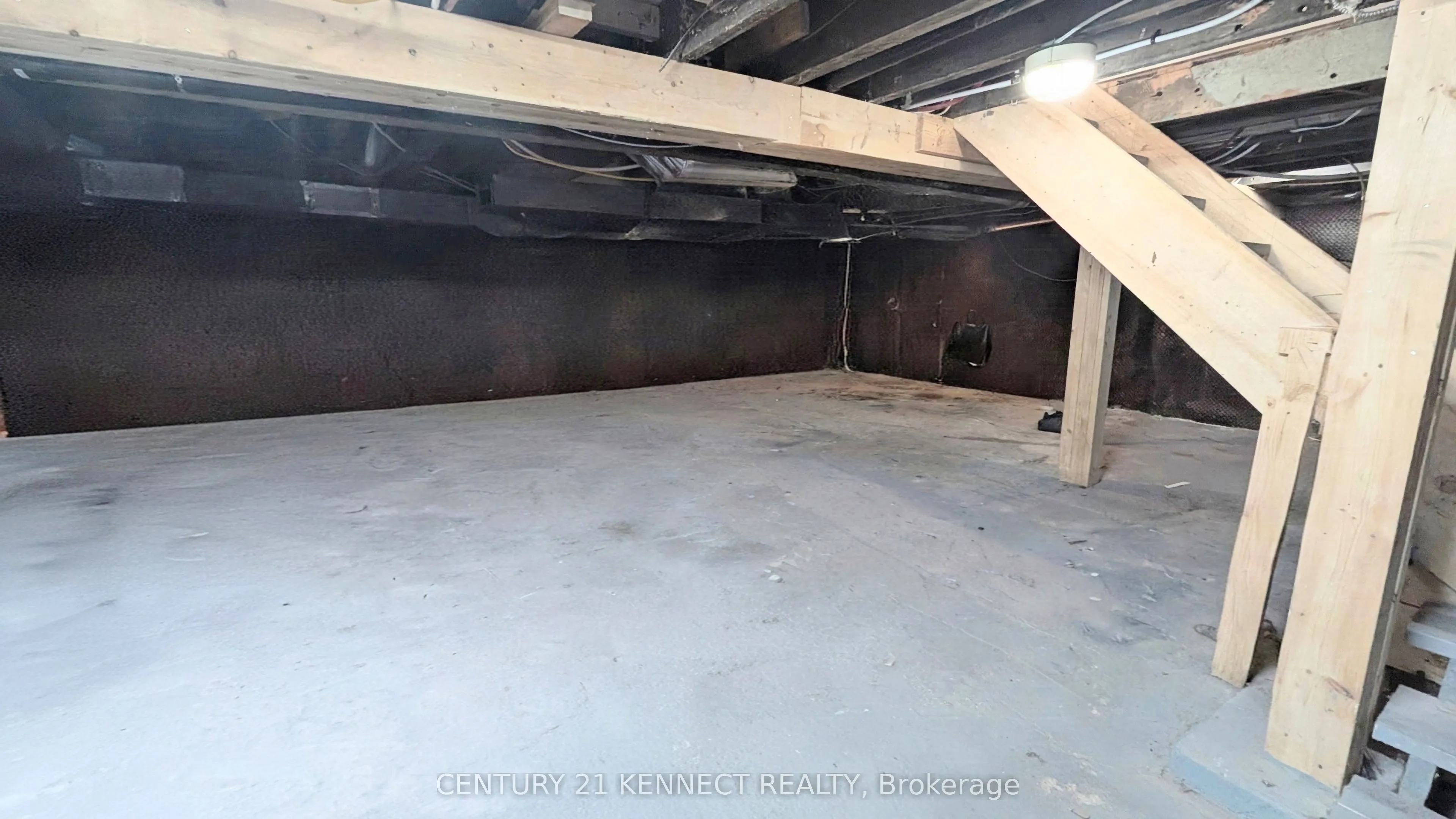 160 Glendale Avenue N