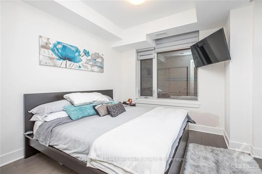 255 BAY Street #706