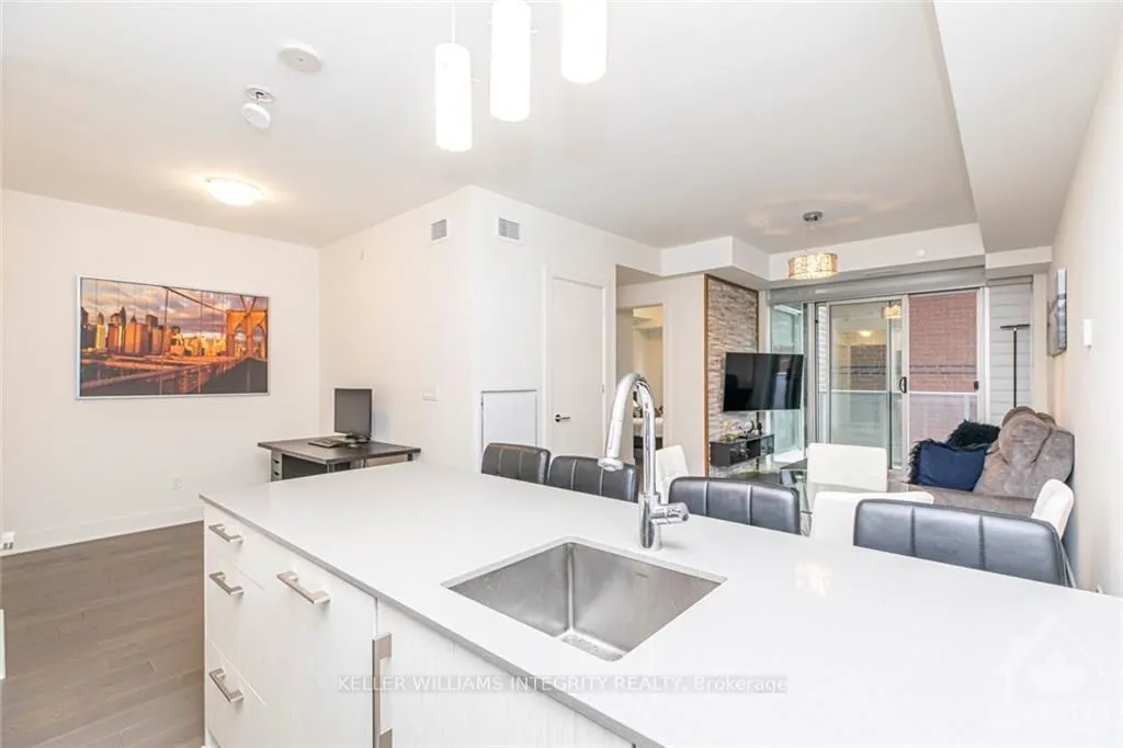255 BAY Street #706