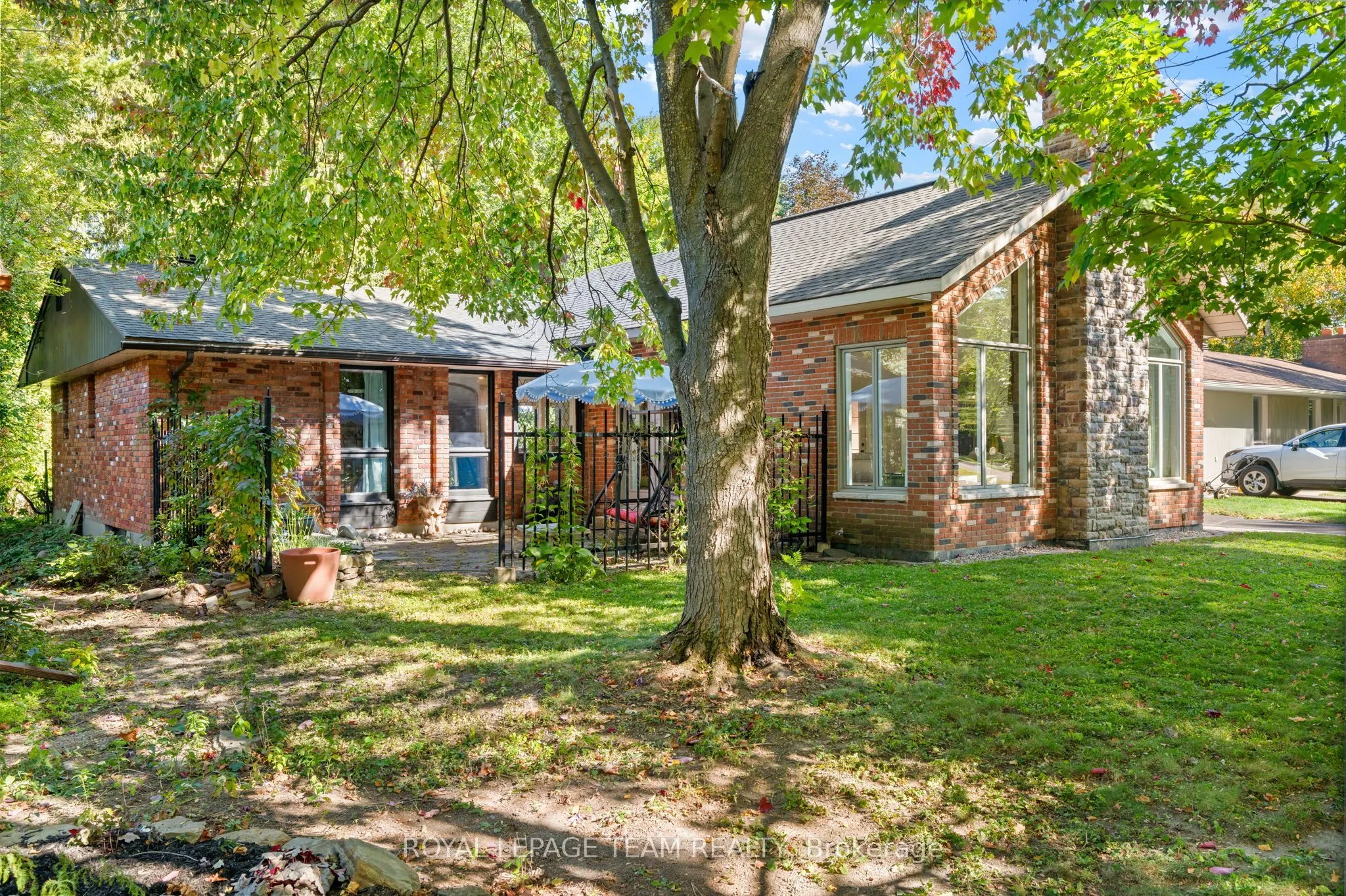 33 Rutherford Crescent
