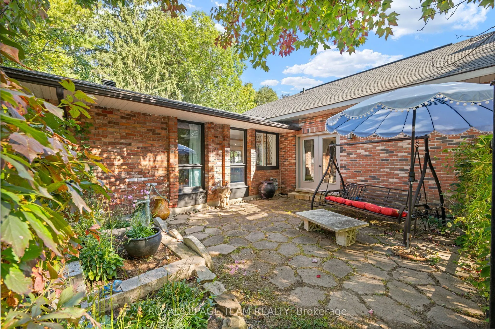33 Rutherford Crescent