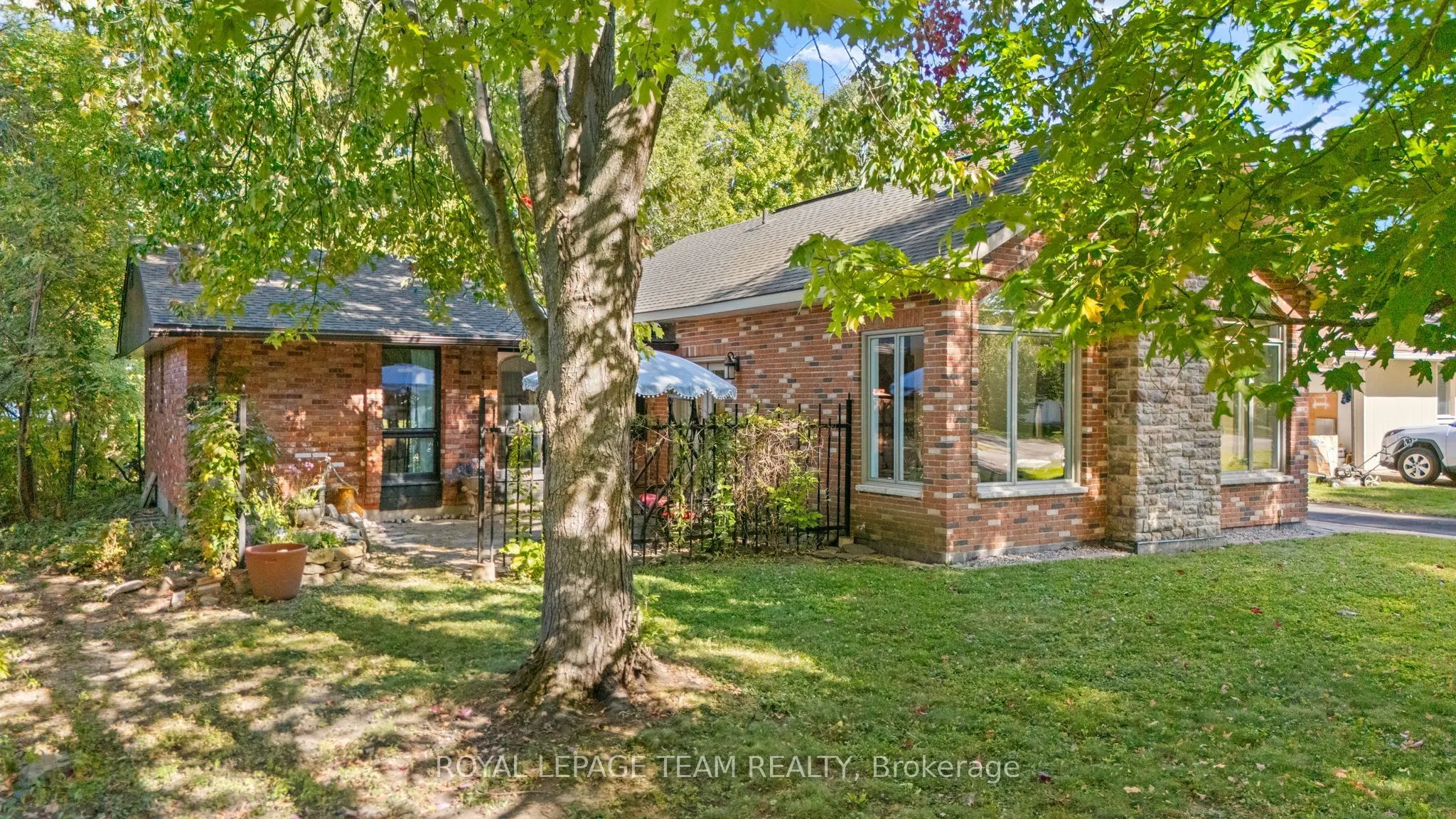33 Rutherford Crescent