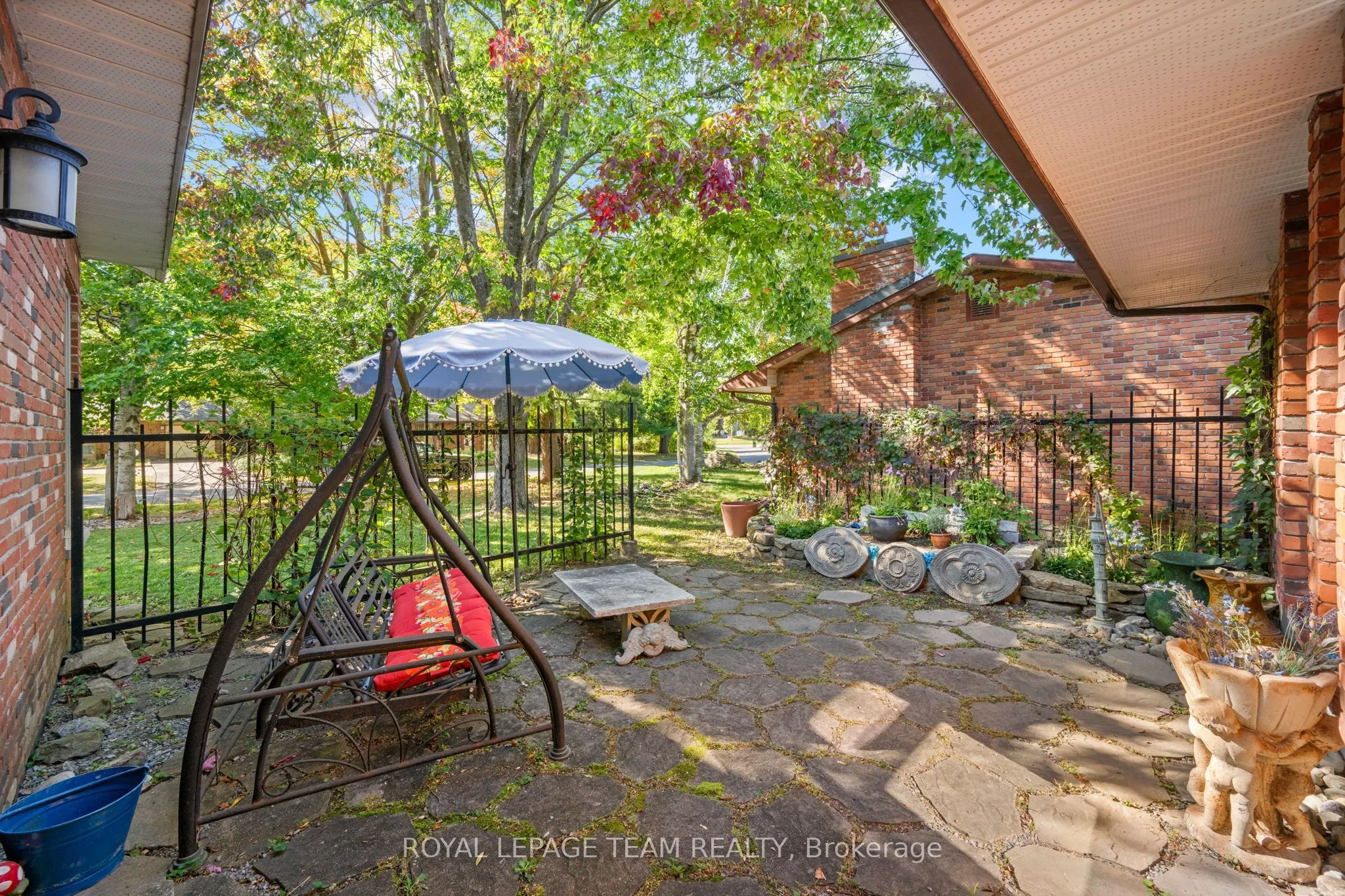 33 Rutherford Crescent