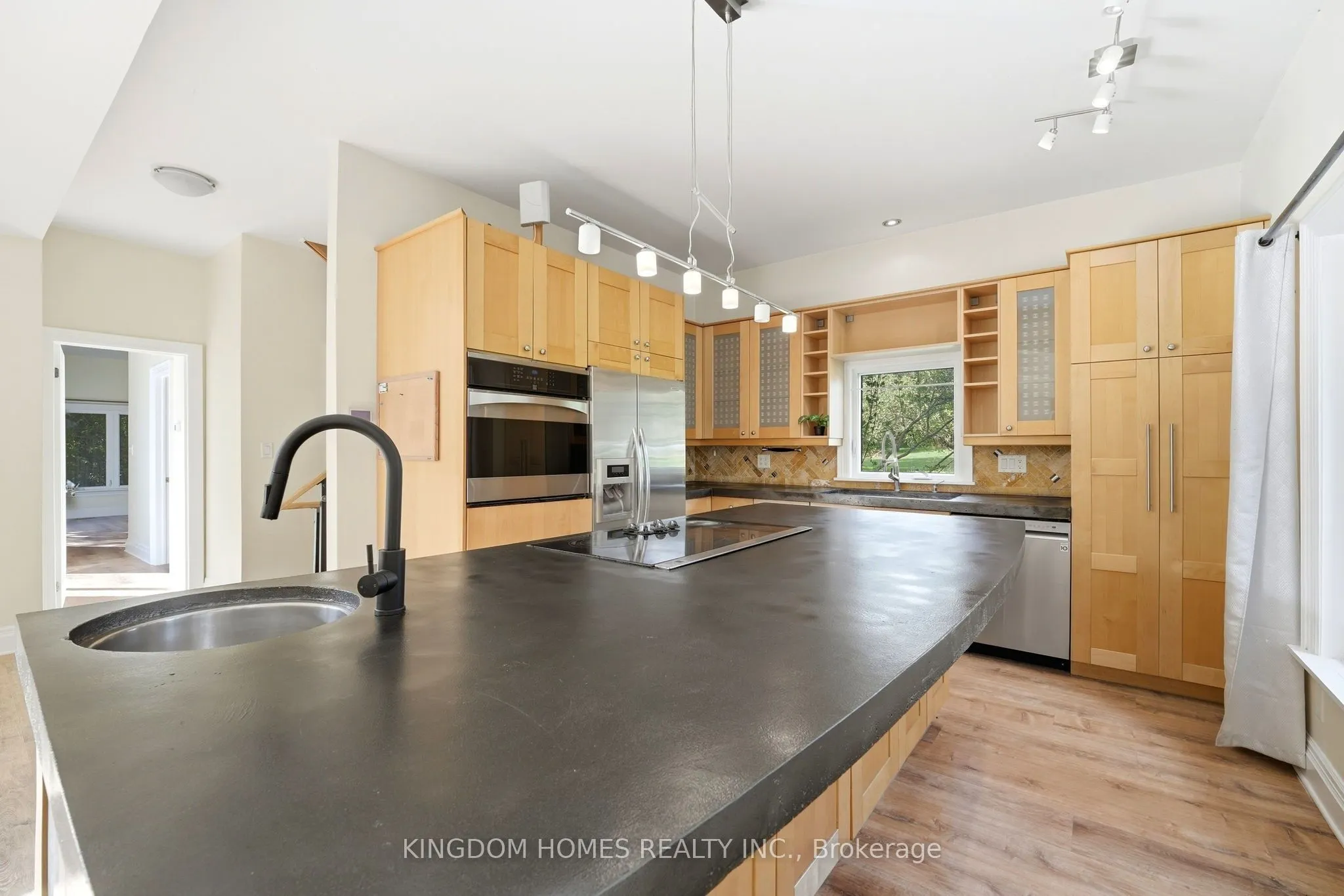 7 Shell Crescent
