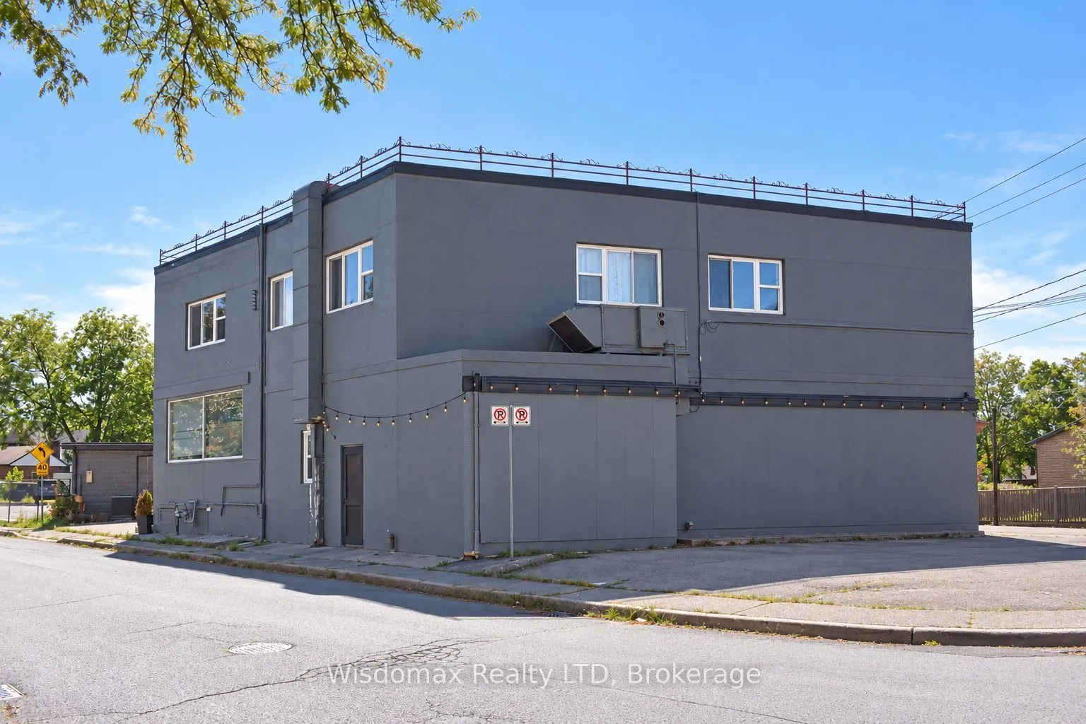 5306 VICTORIA Avenue