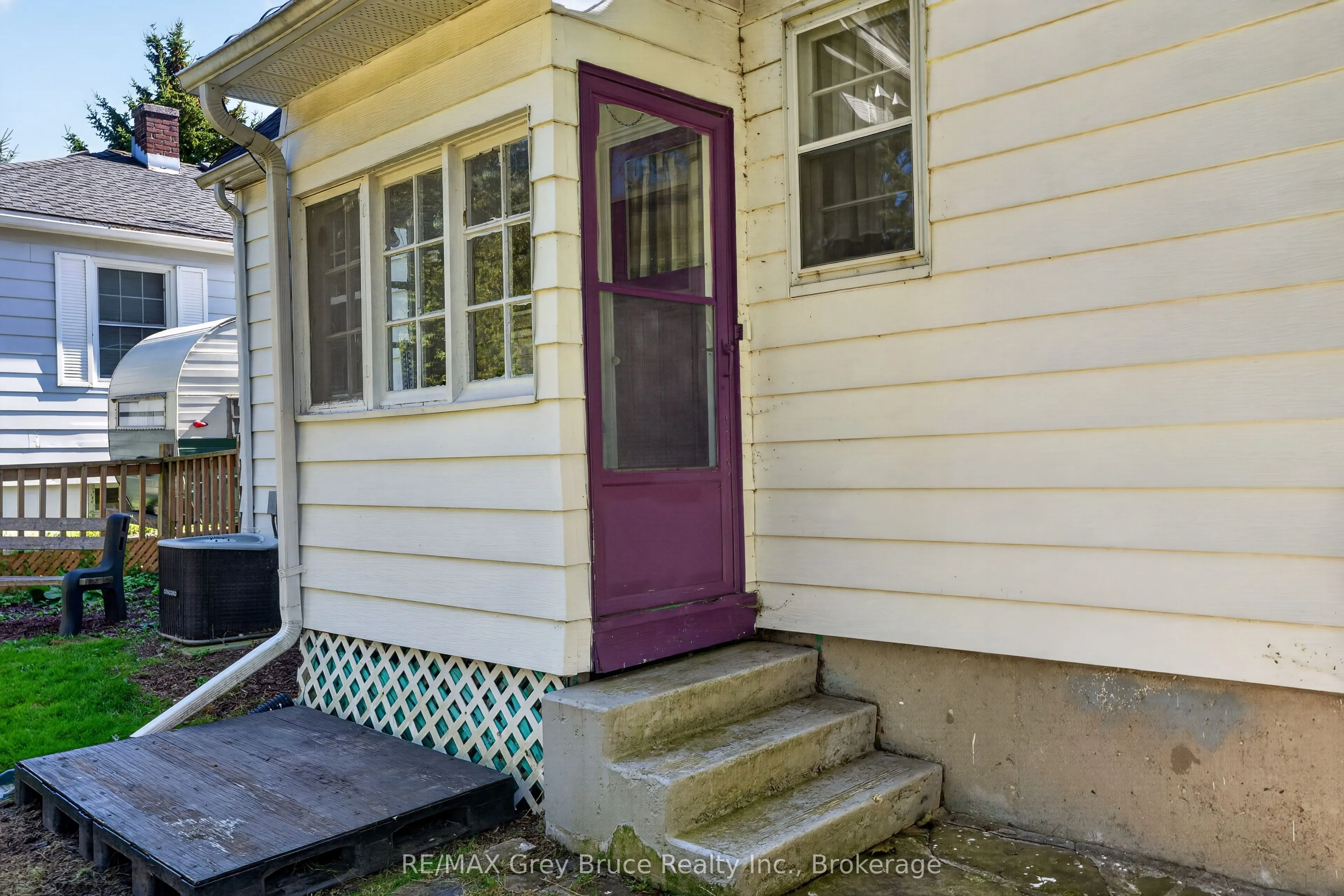 714 5th Street E