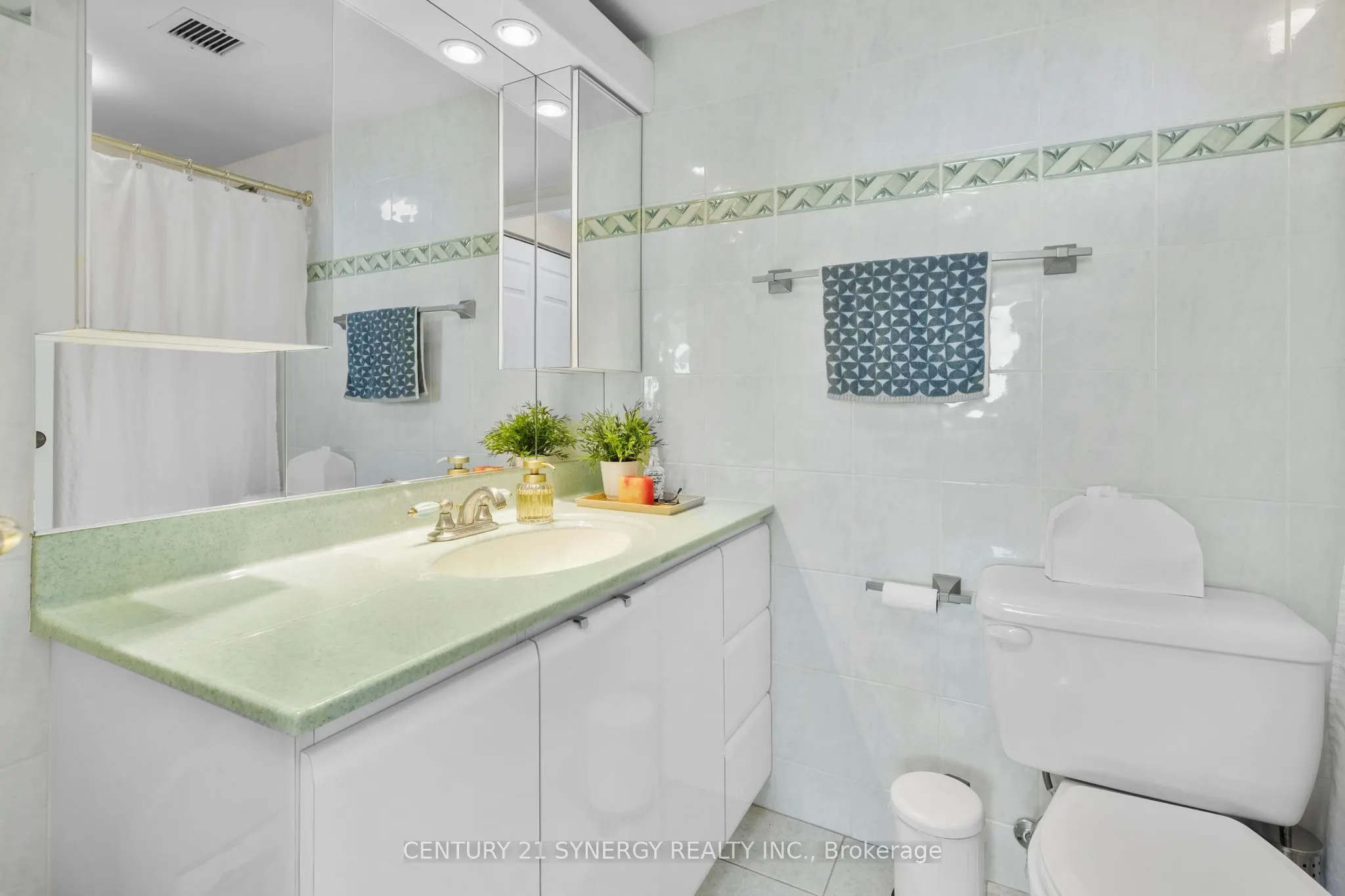 530 Laurier Avenue W #1605