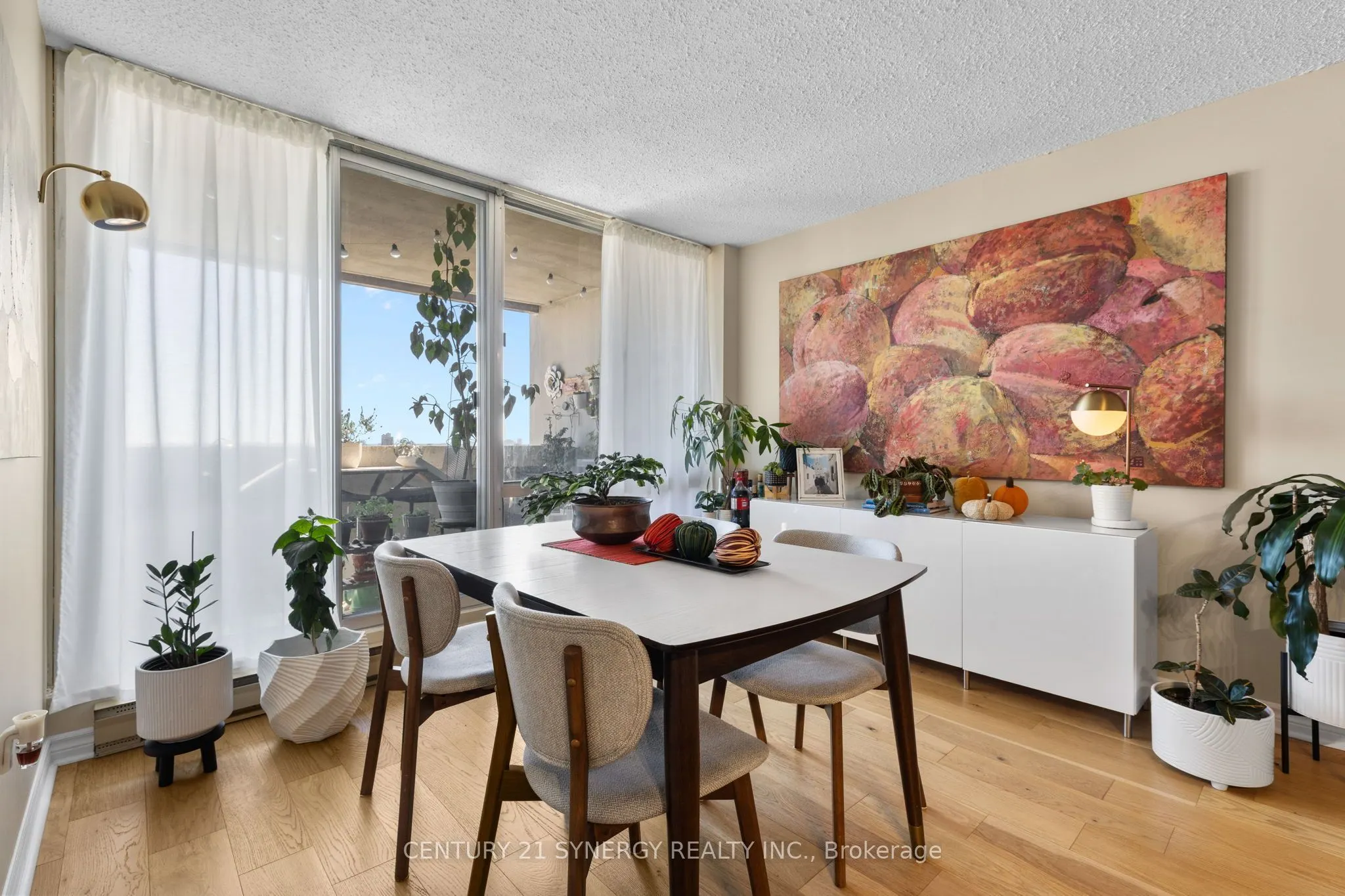530 Laurier Avenue W #1605