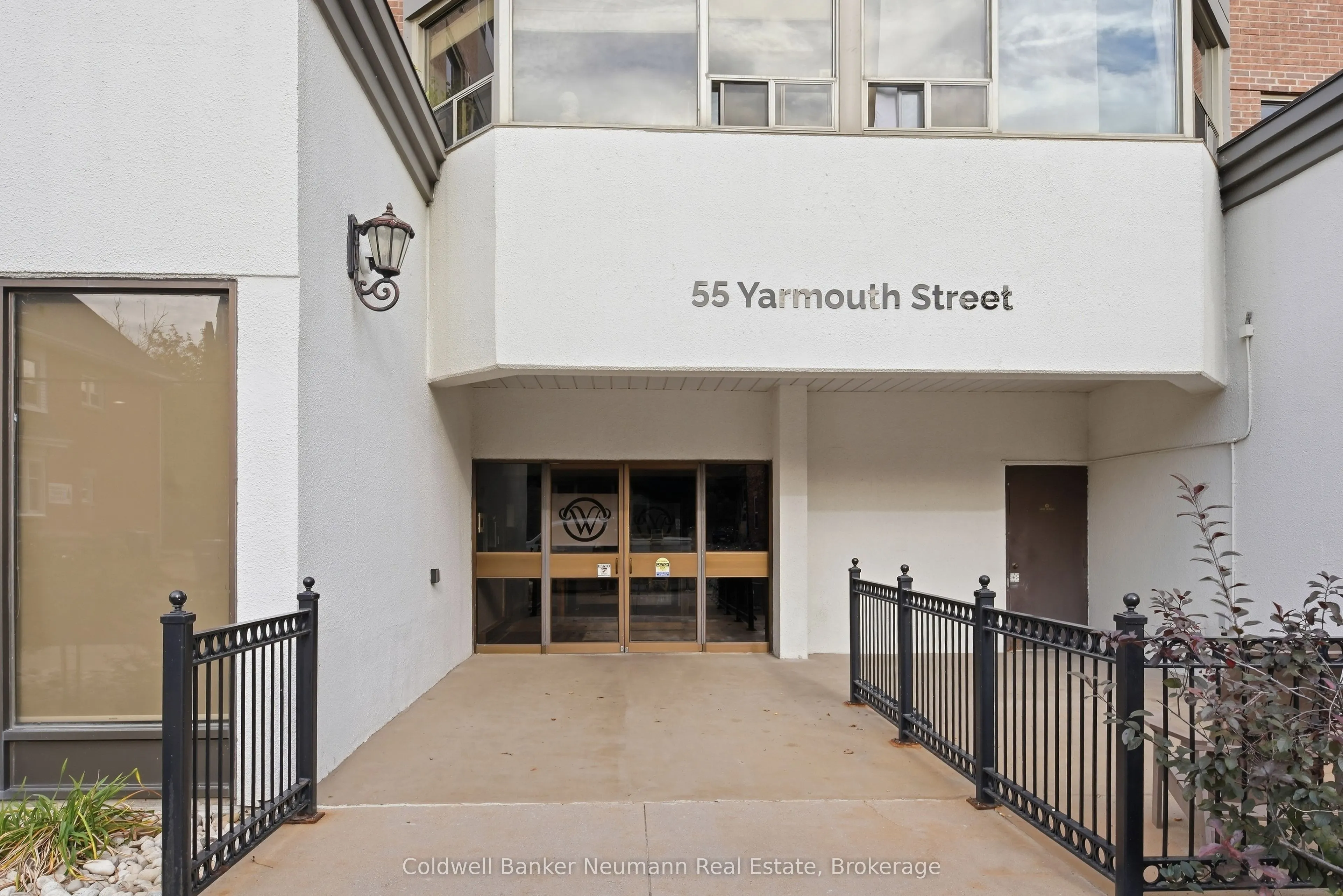 55 Yarmouth Street #803