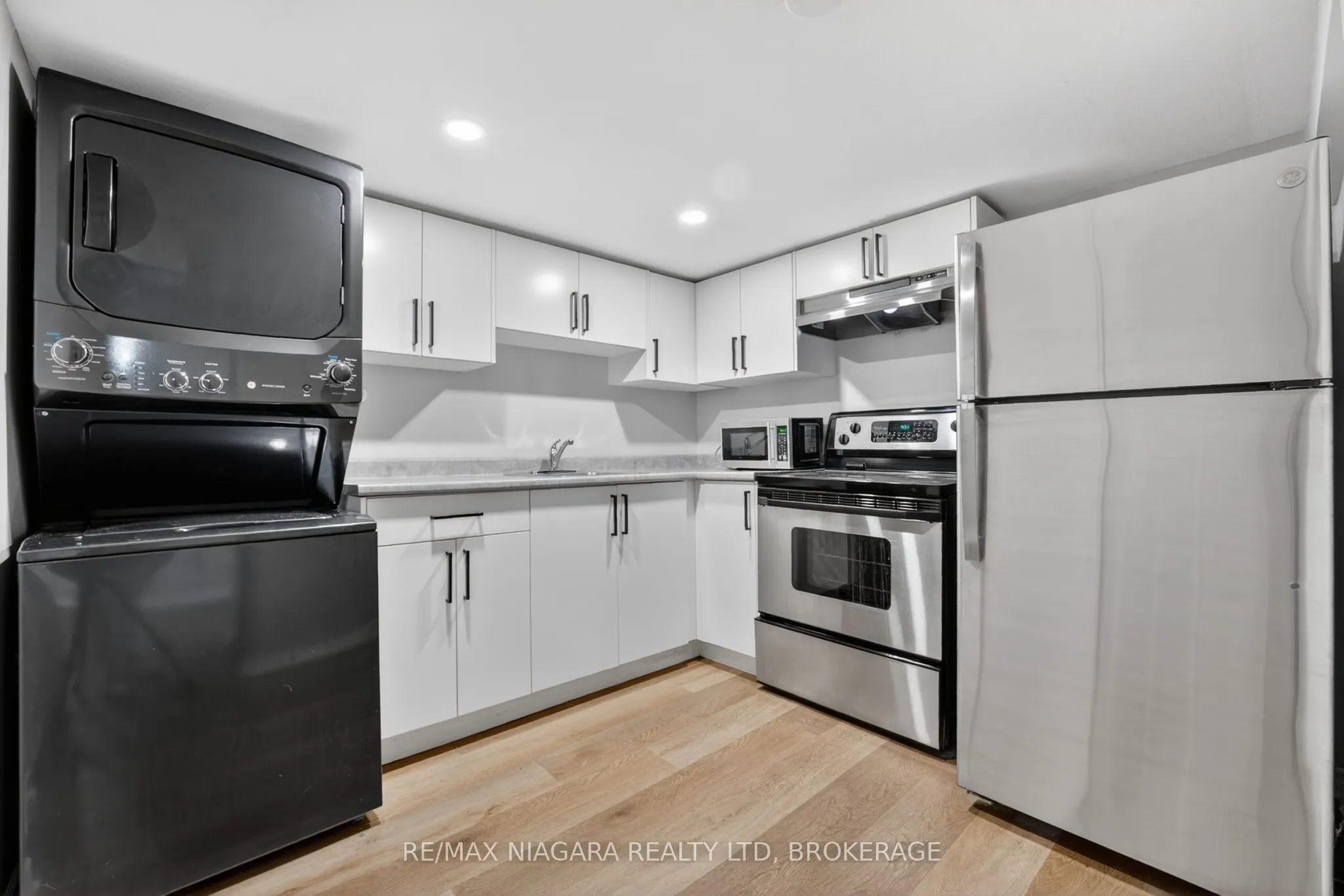 214 NIAGARA Street