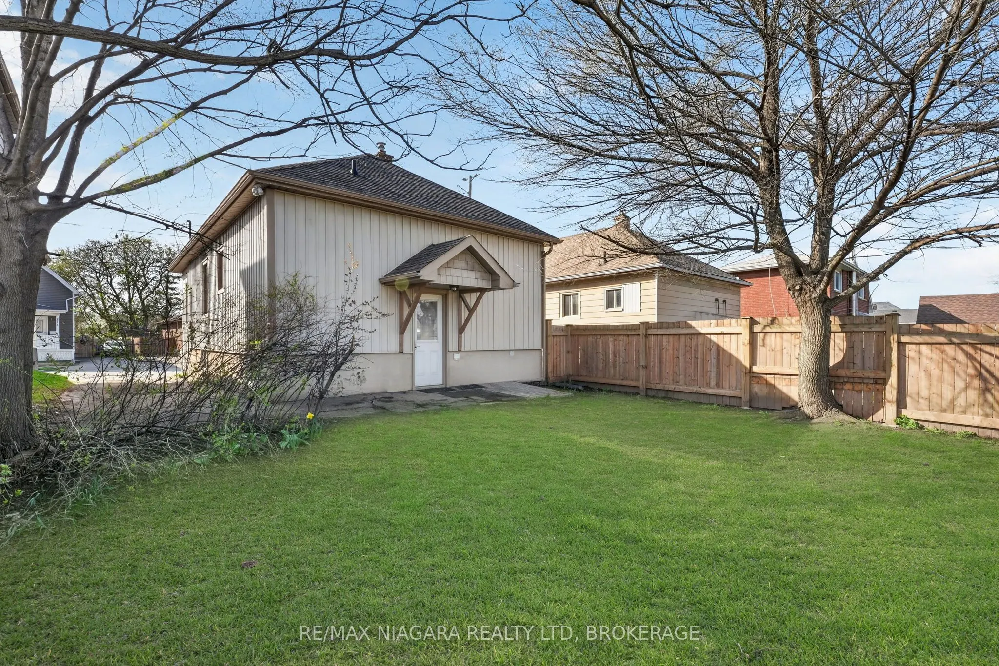 214 NIAGARA Street