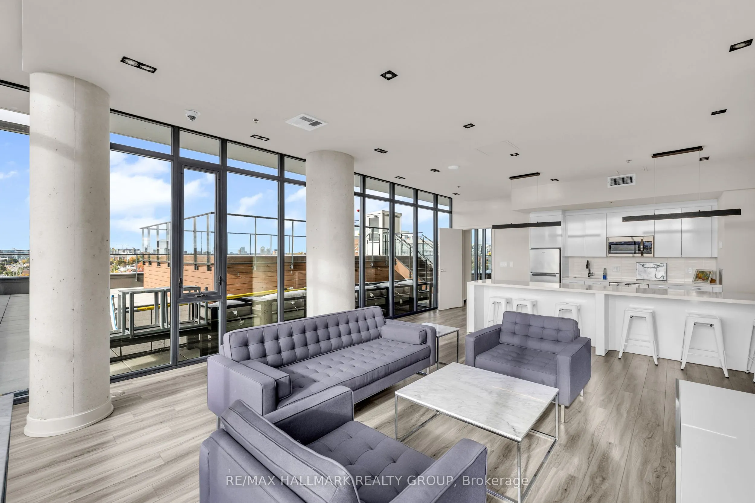 203 Catherine Street #714