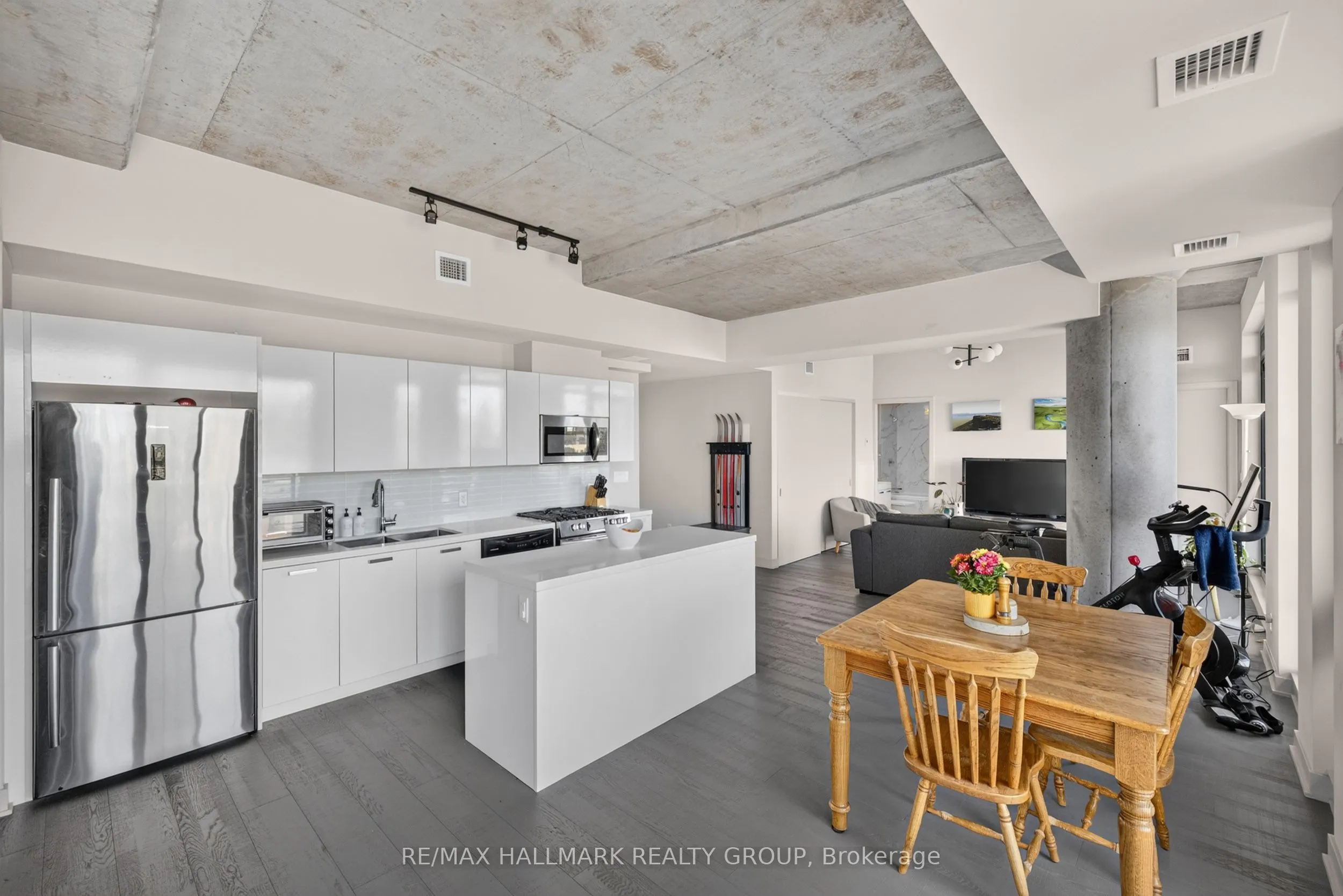 203 Catherine Street #714