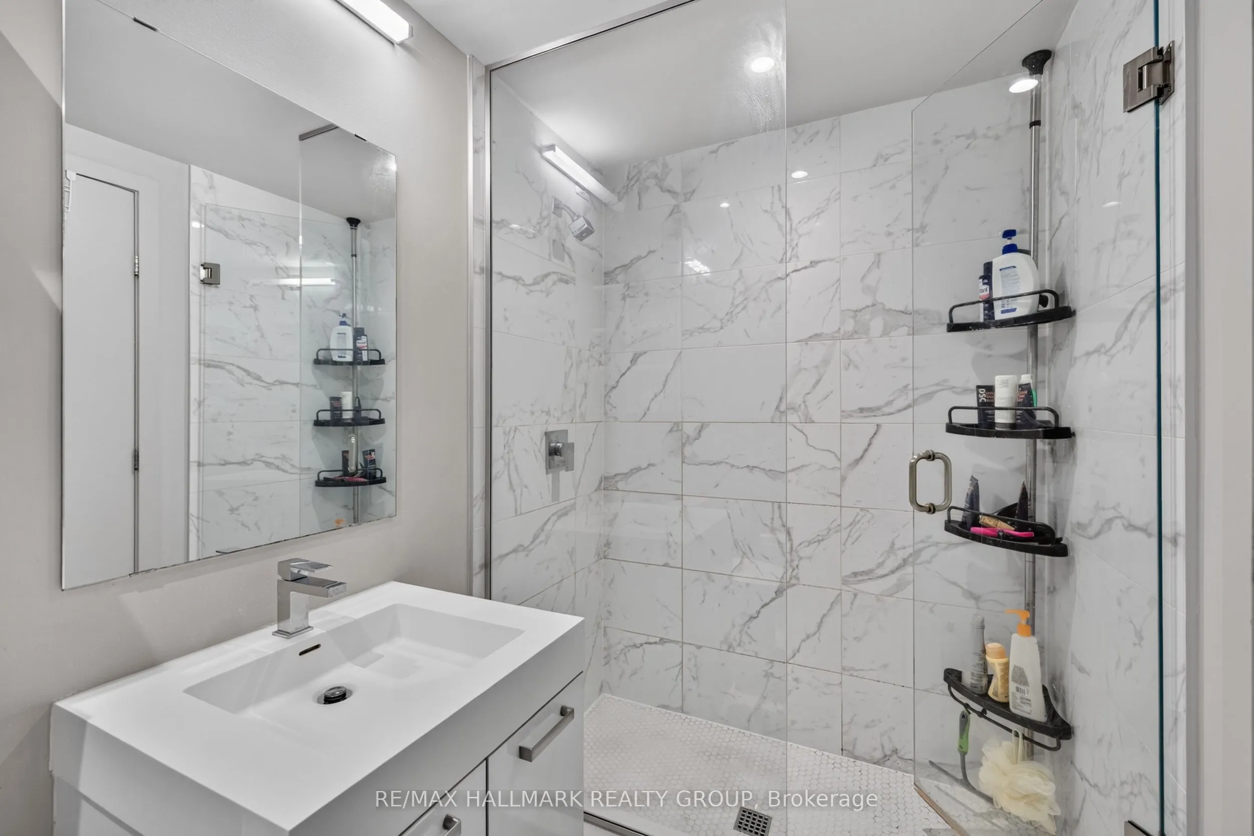 203 Catherine Street #714