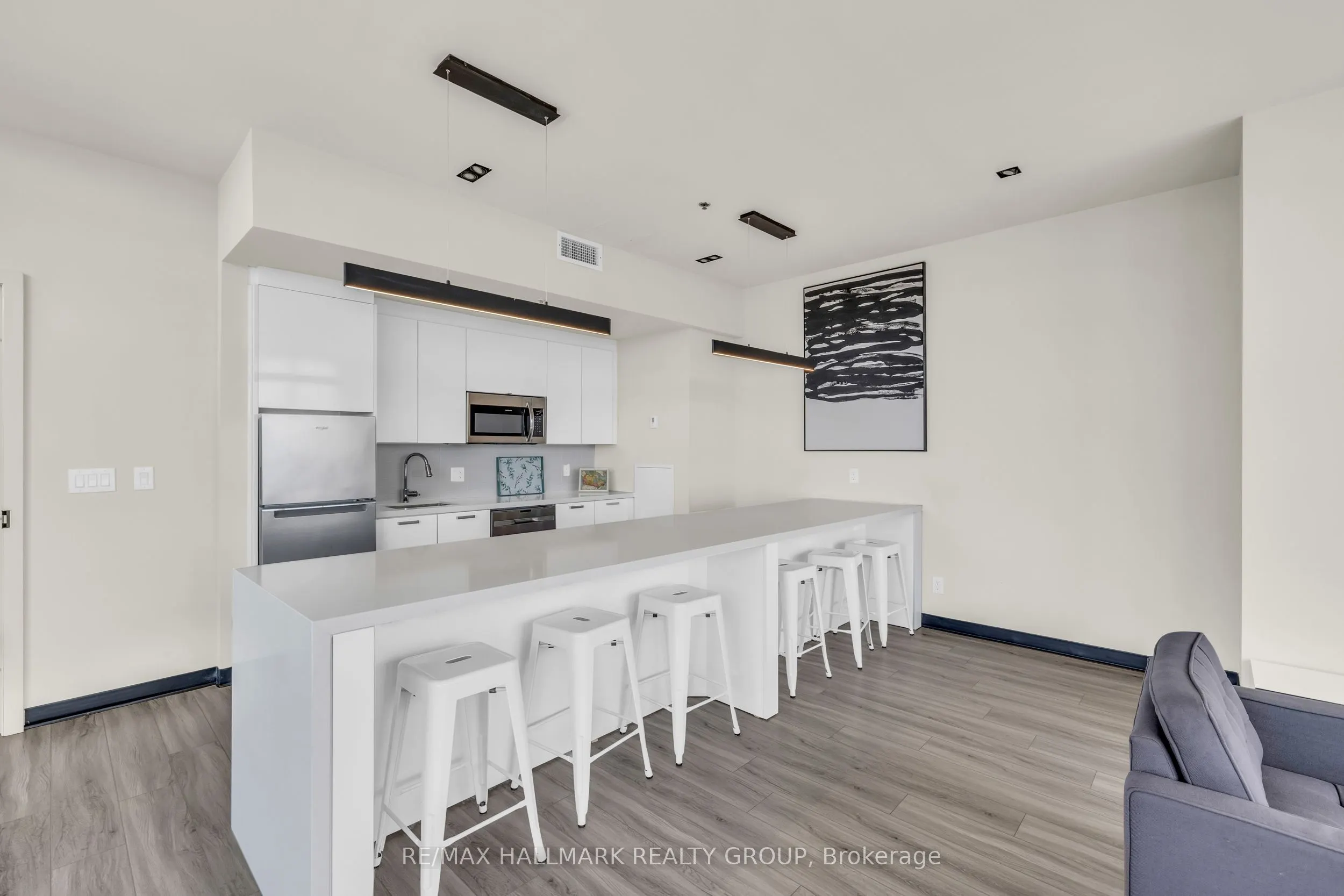 203 Catherine Street #714