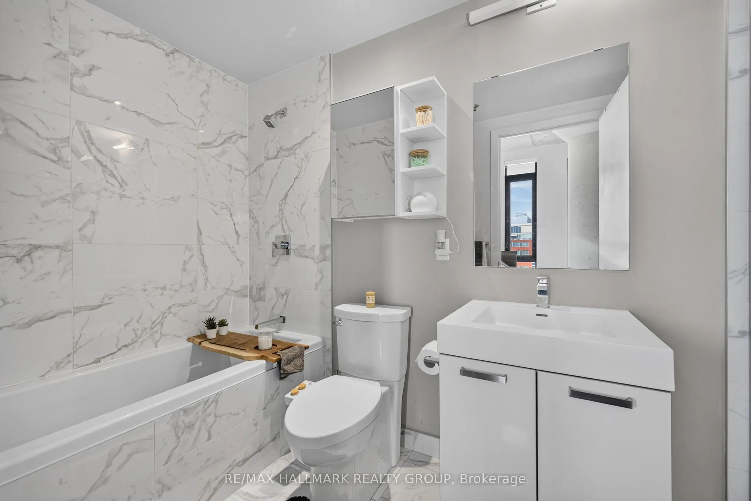 203 Catherine Street #714