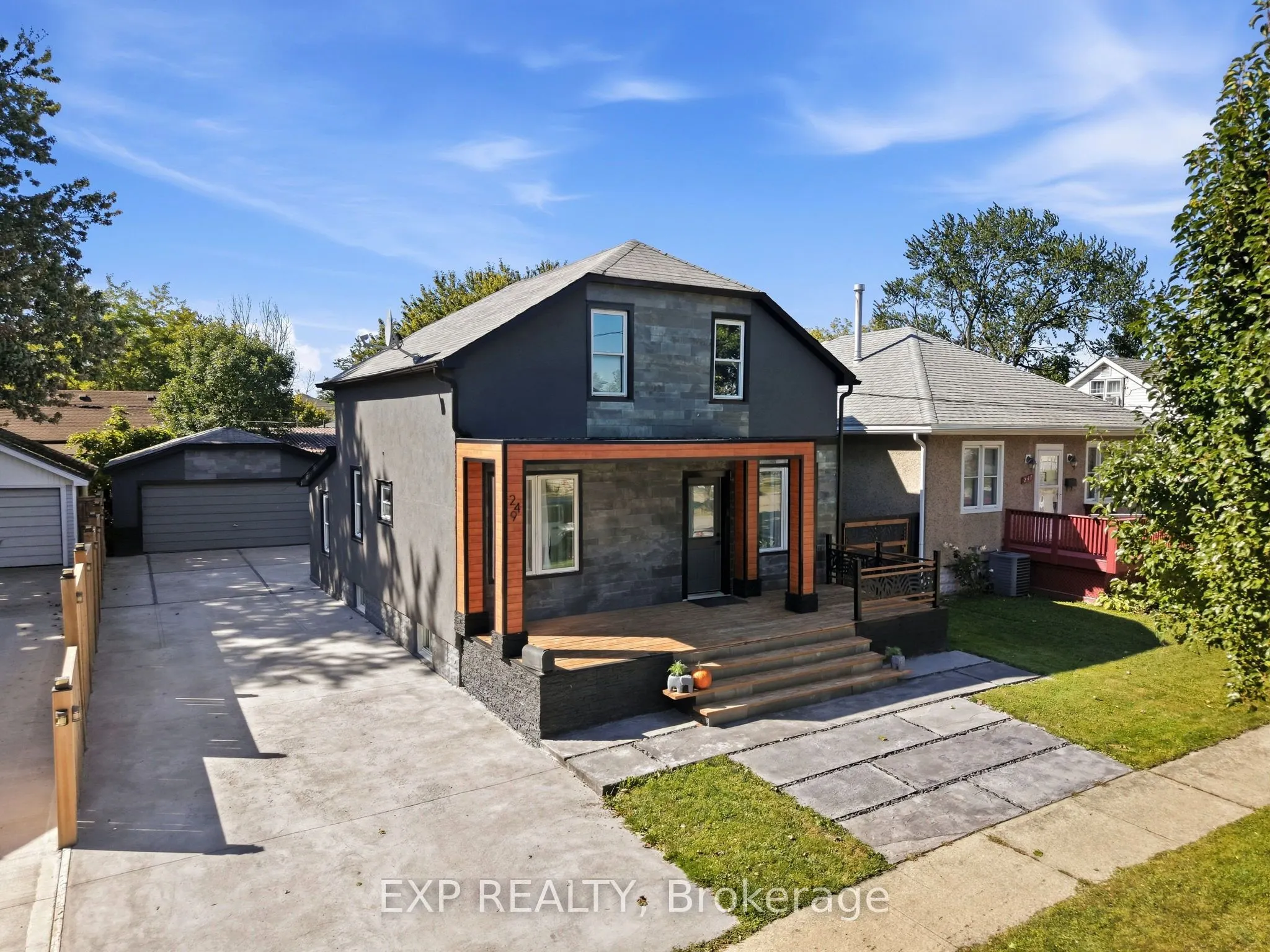 249 Wallace Avenue S
