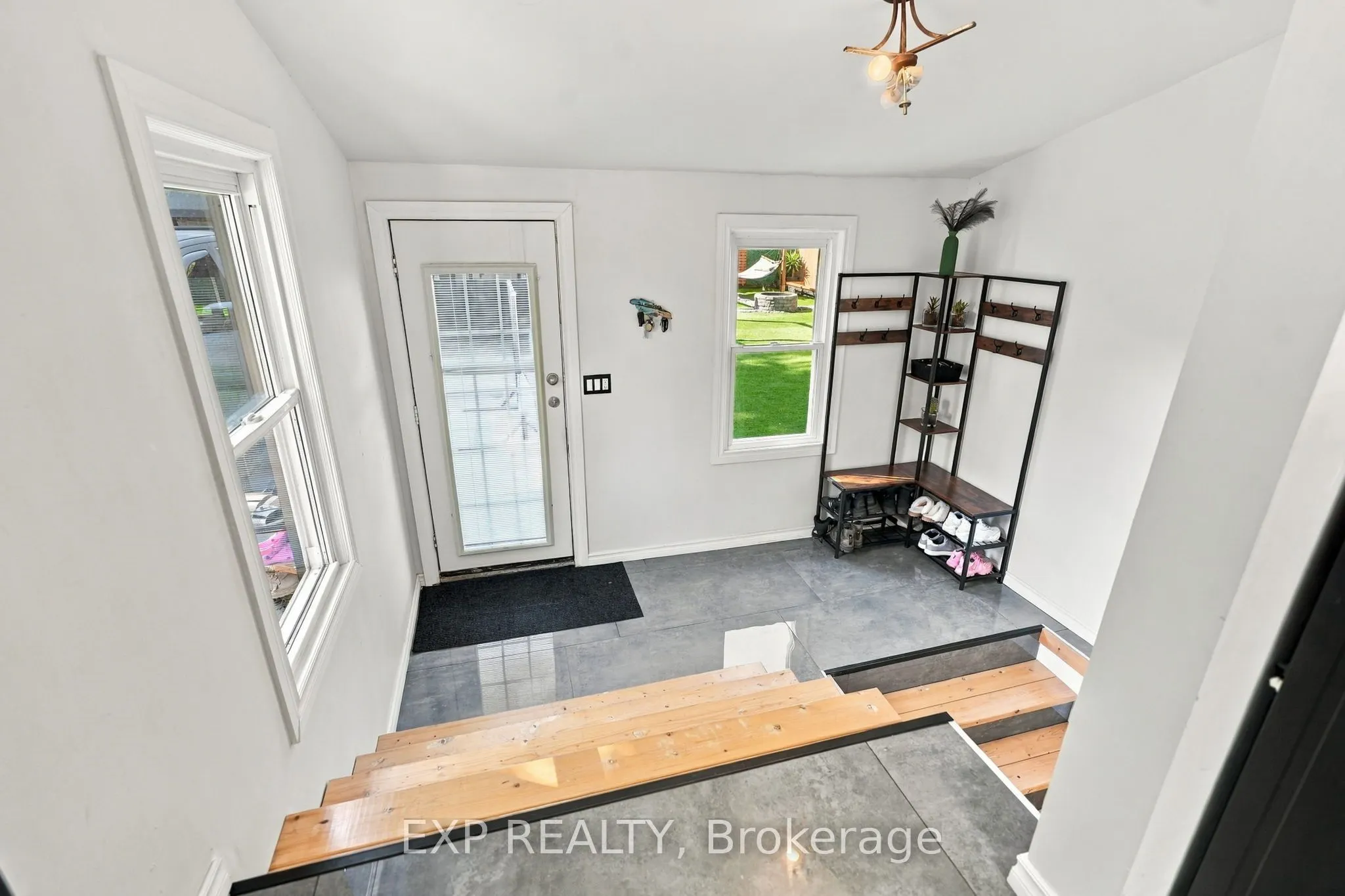 249 Wallace Avenue S